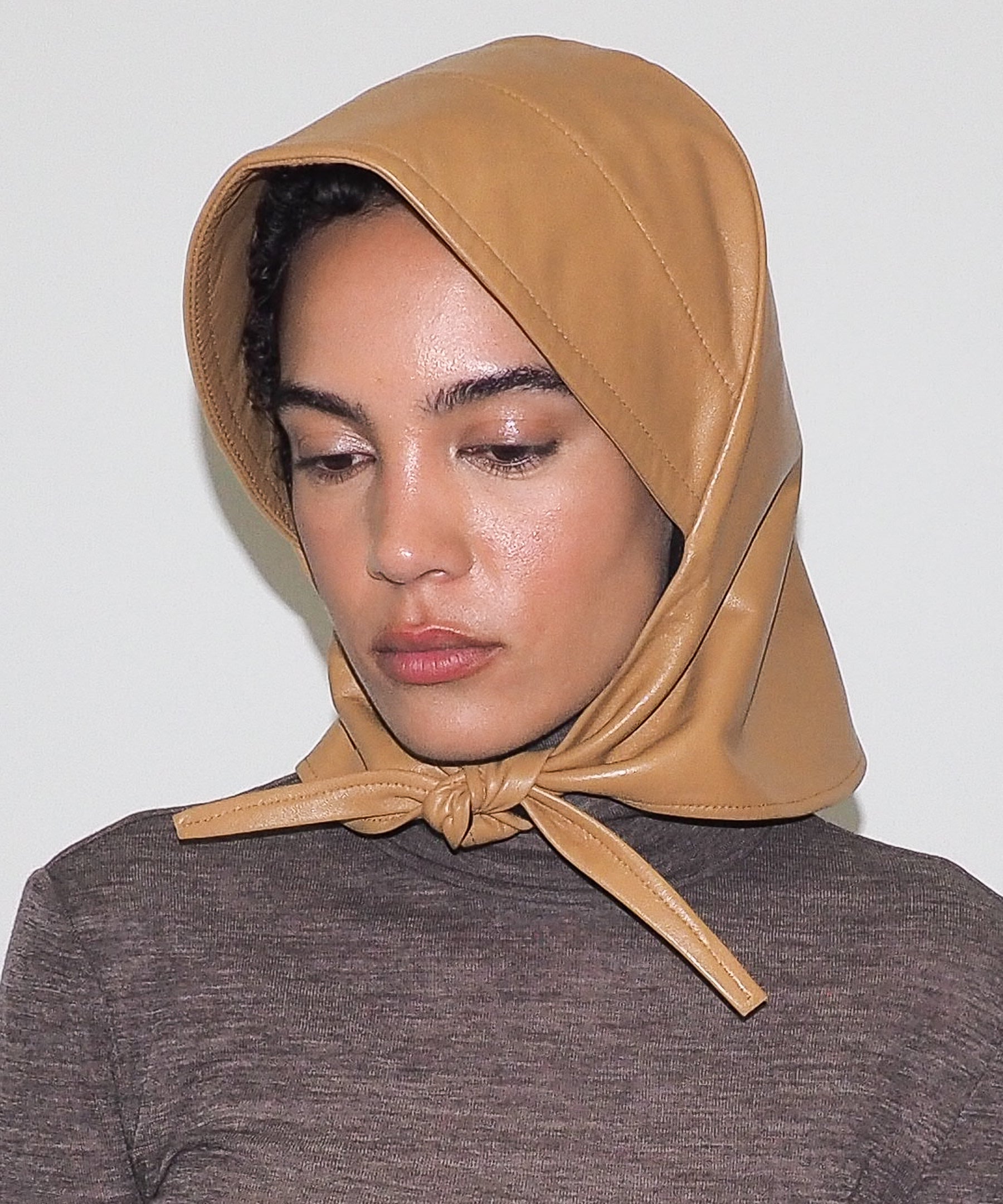 Bonnet in Tan Lambskin - CLYDE