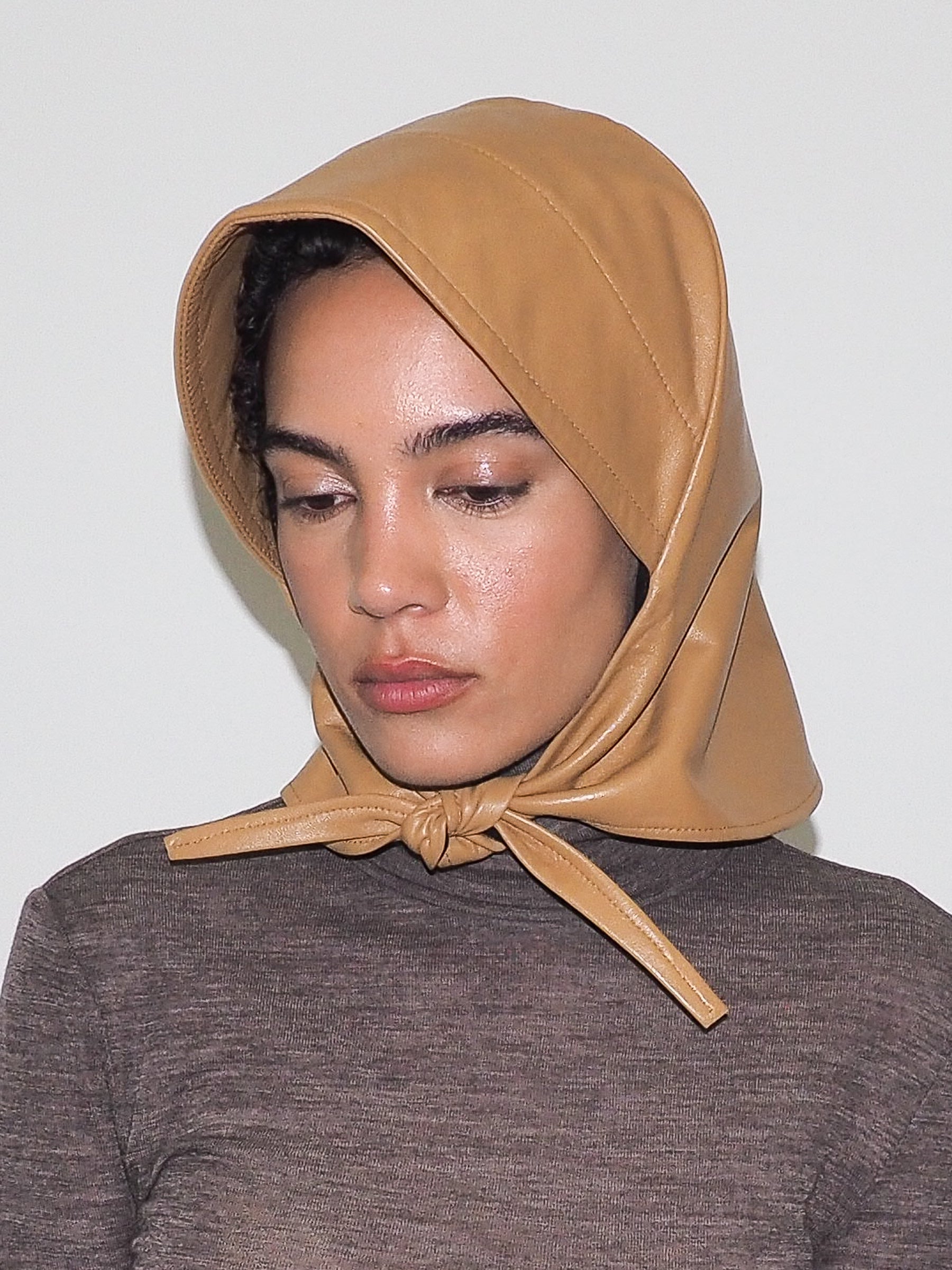 Bonnet in Tan Lambskin - CLYDE