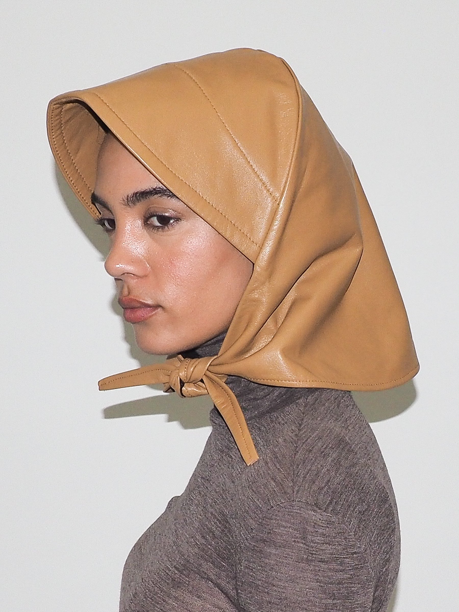 Bonnet in Tan Lambskin - CLYDE