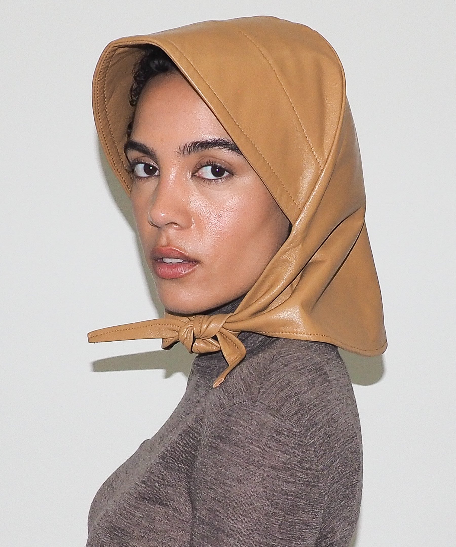 Bonnet in Tan Lambskin - CLYDE