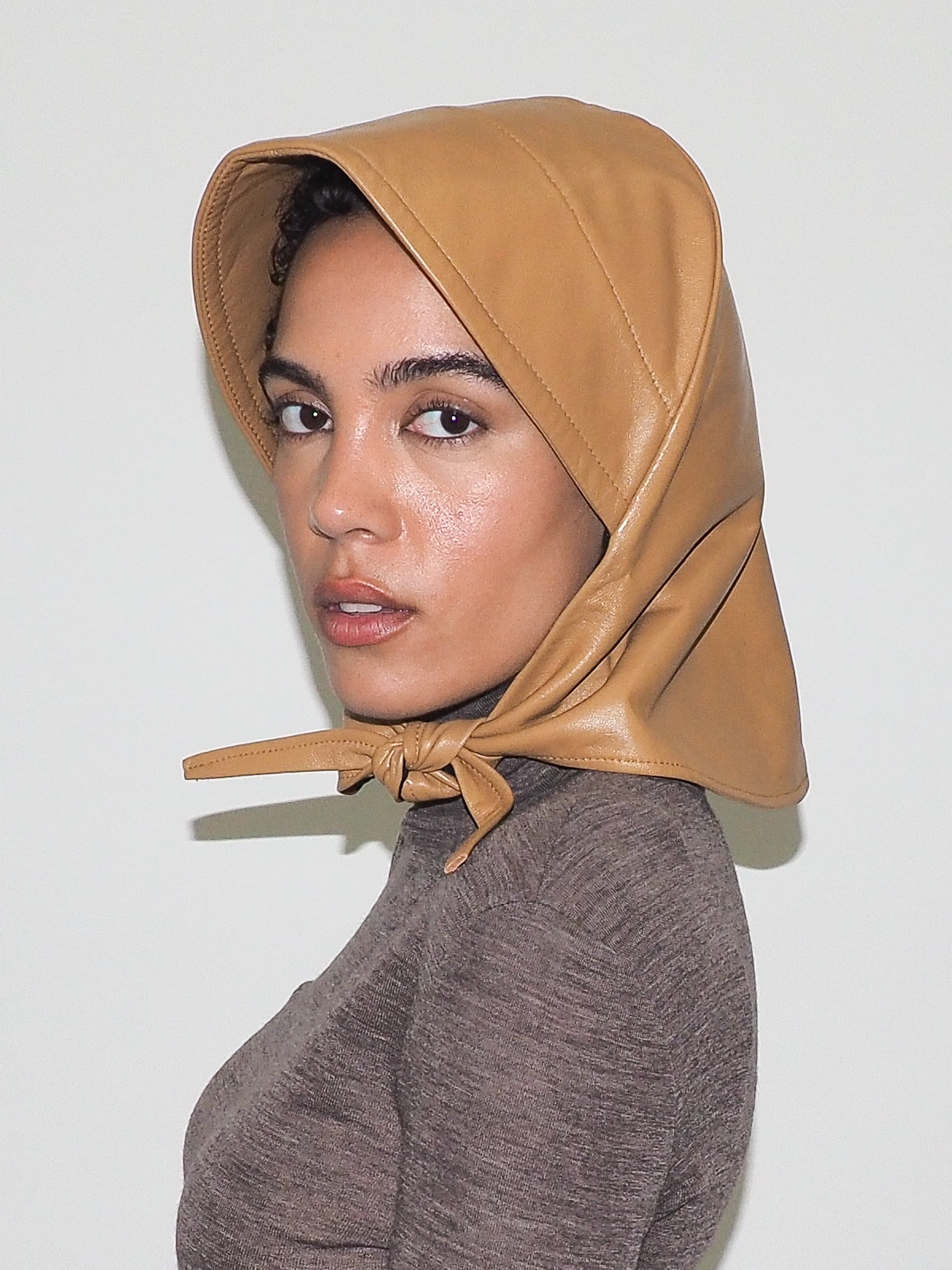 Bonnet in Tan Lambskin - CLYDE