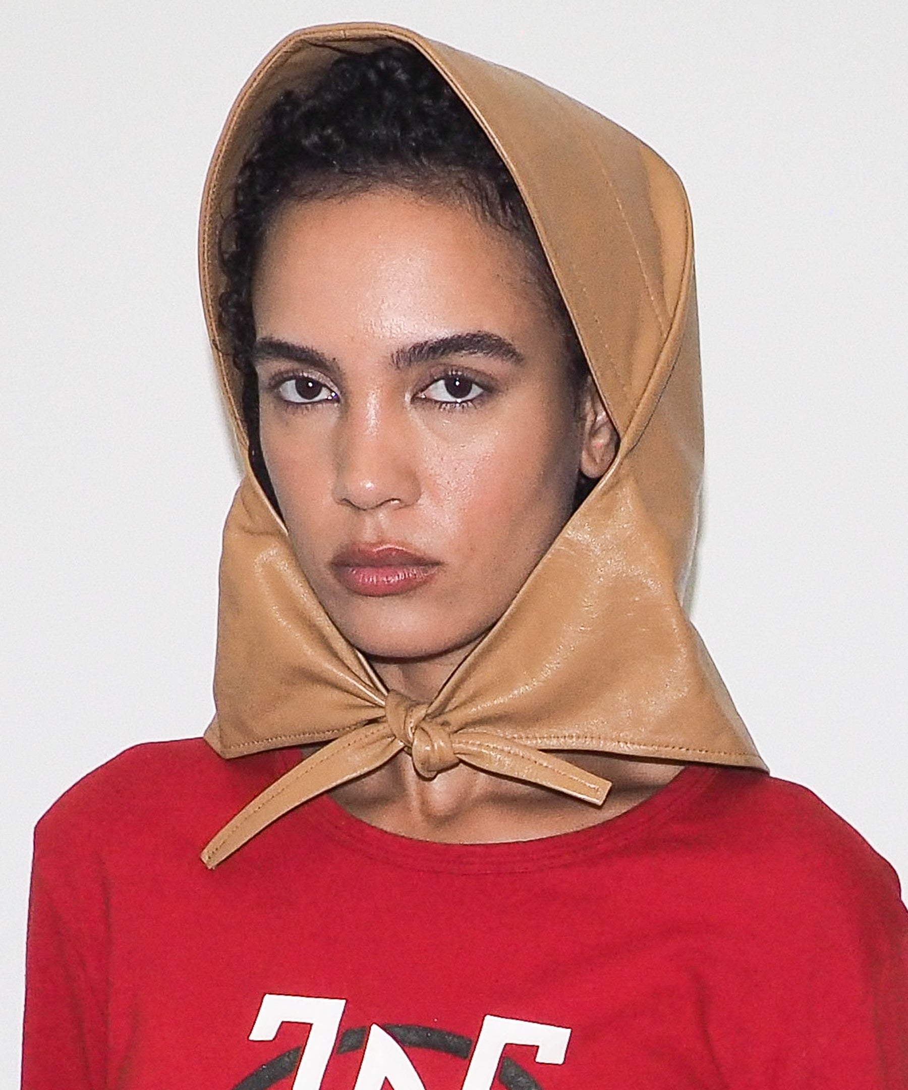 Bonnet in Tan Lambskin - CLYDE