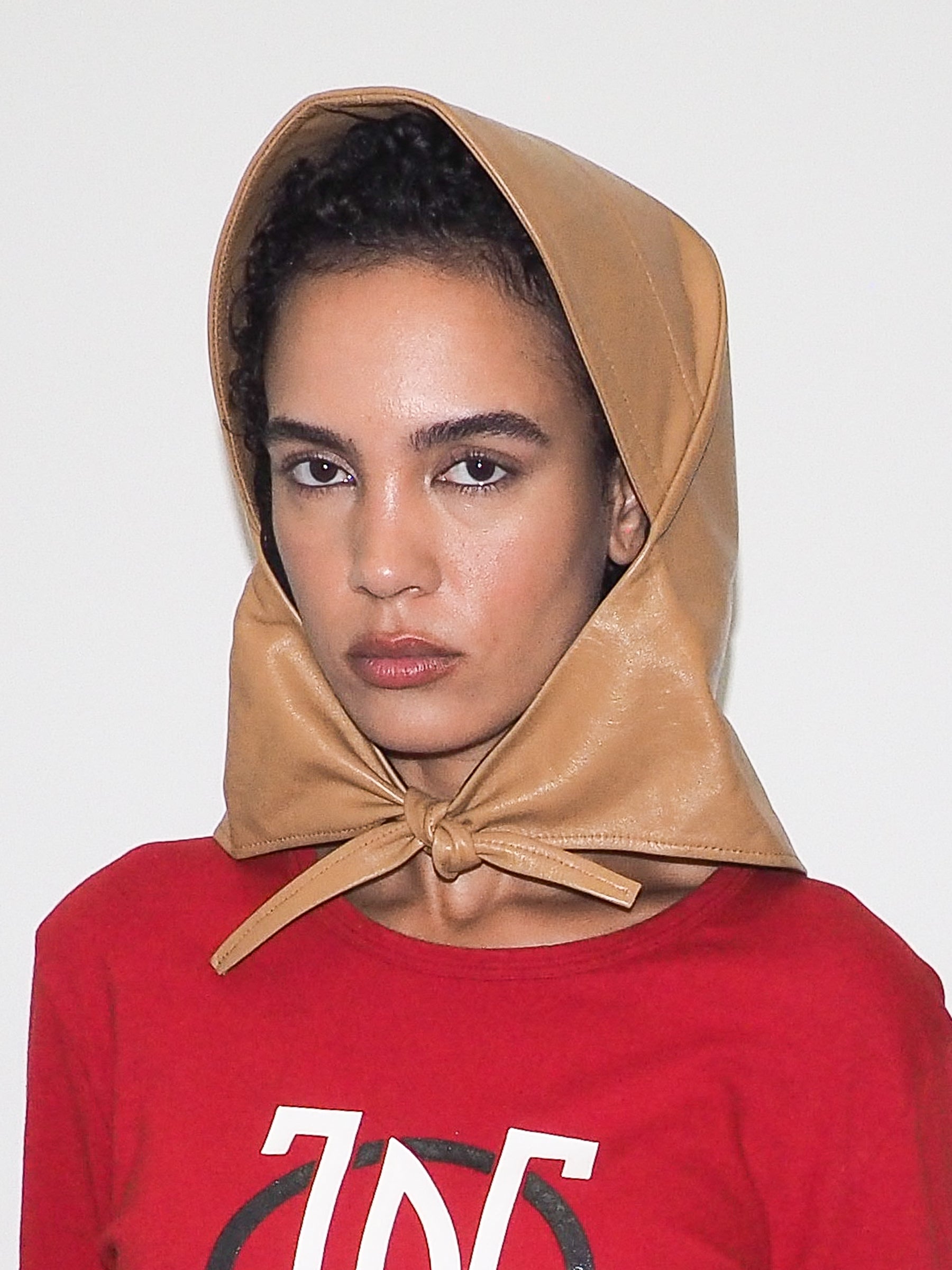 Bonnet in Tan Lambskin - CLYDE