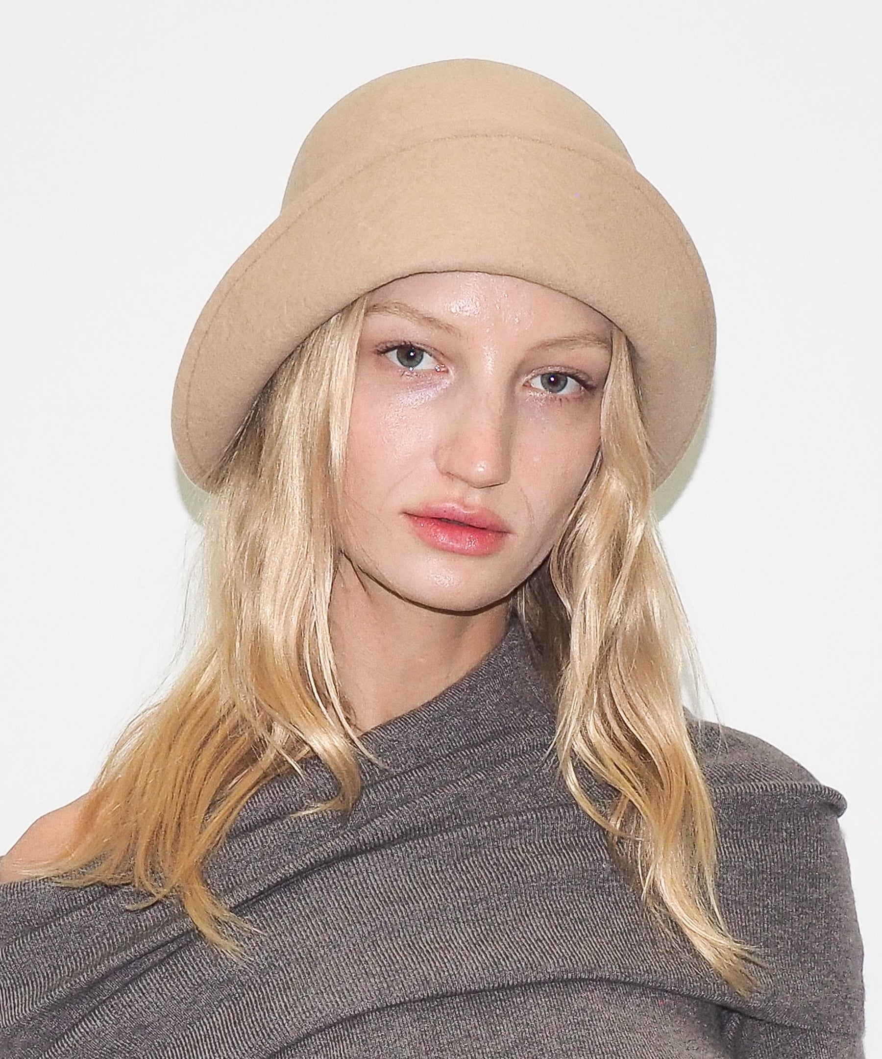 Crown Hat in Camel Wool - CLYDE