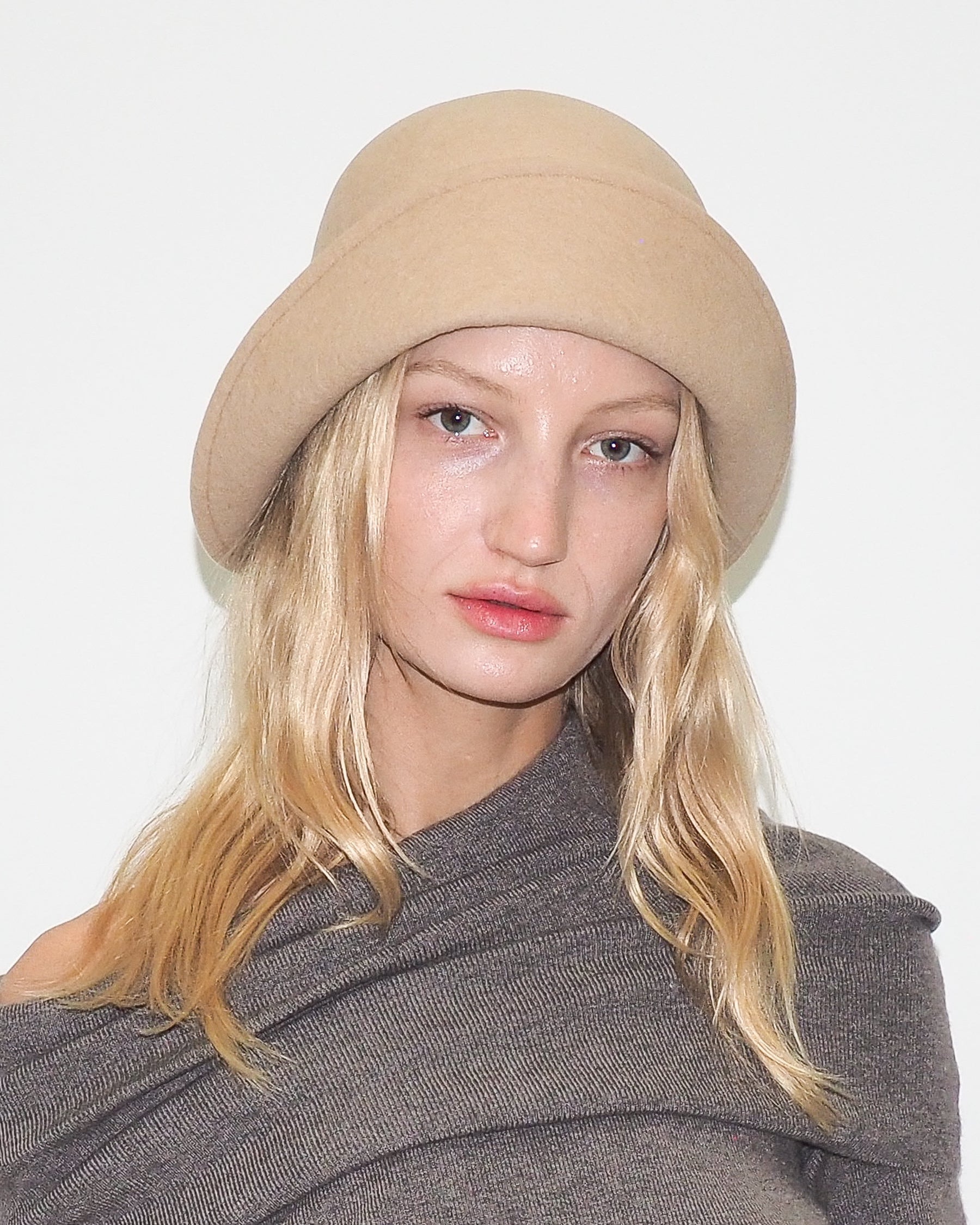 Crown Hat in Camel Wool - CLYDE
