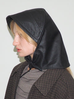 Bonnet in Black Lambskin - CLYDE