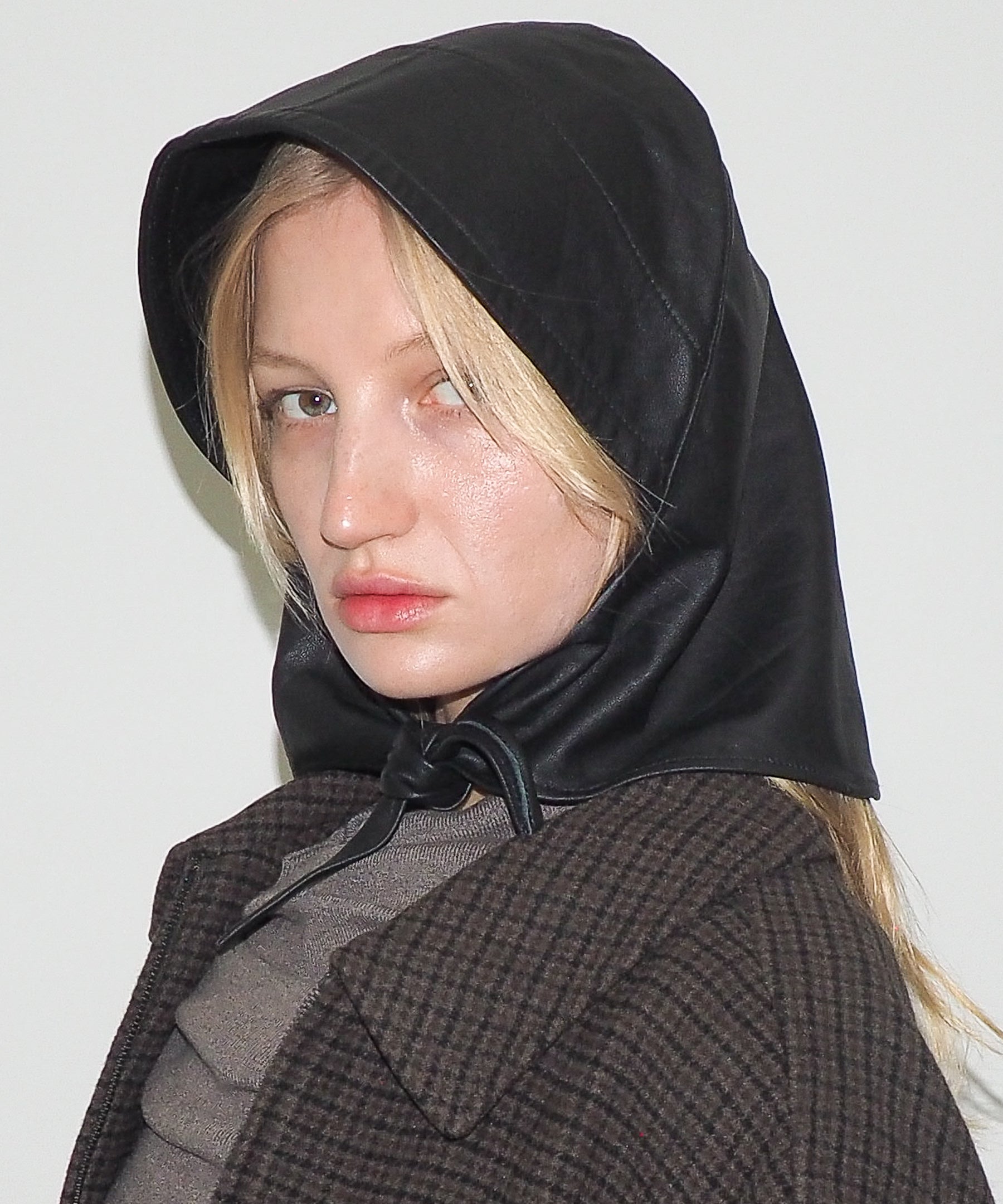 Bonnet in Black Lambskin - CLYDE