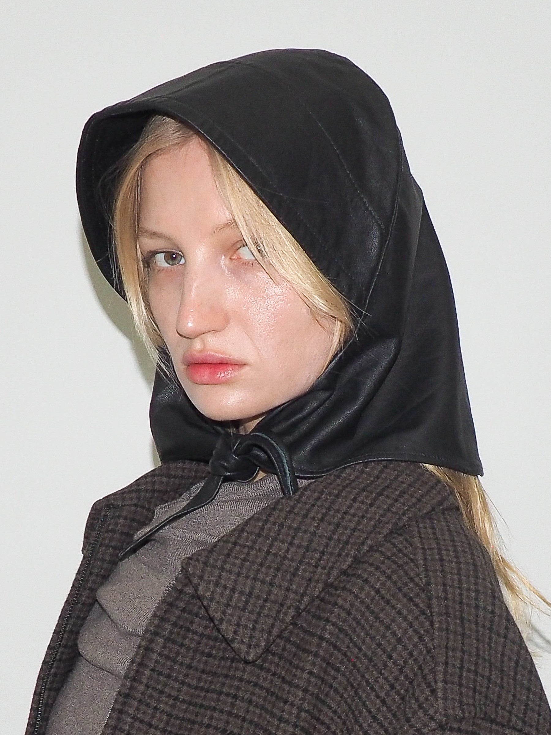 Bonnet in Black Lambskin - CLYDE