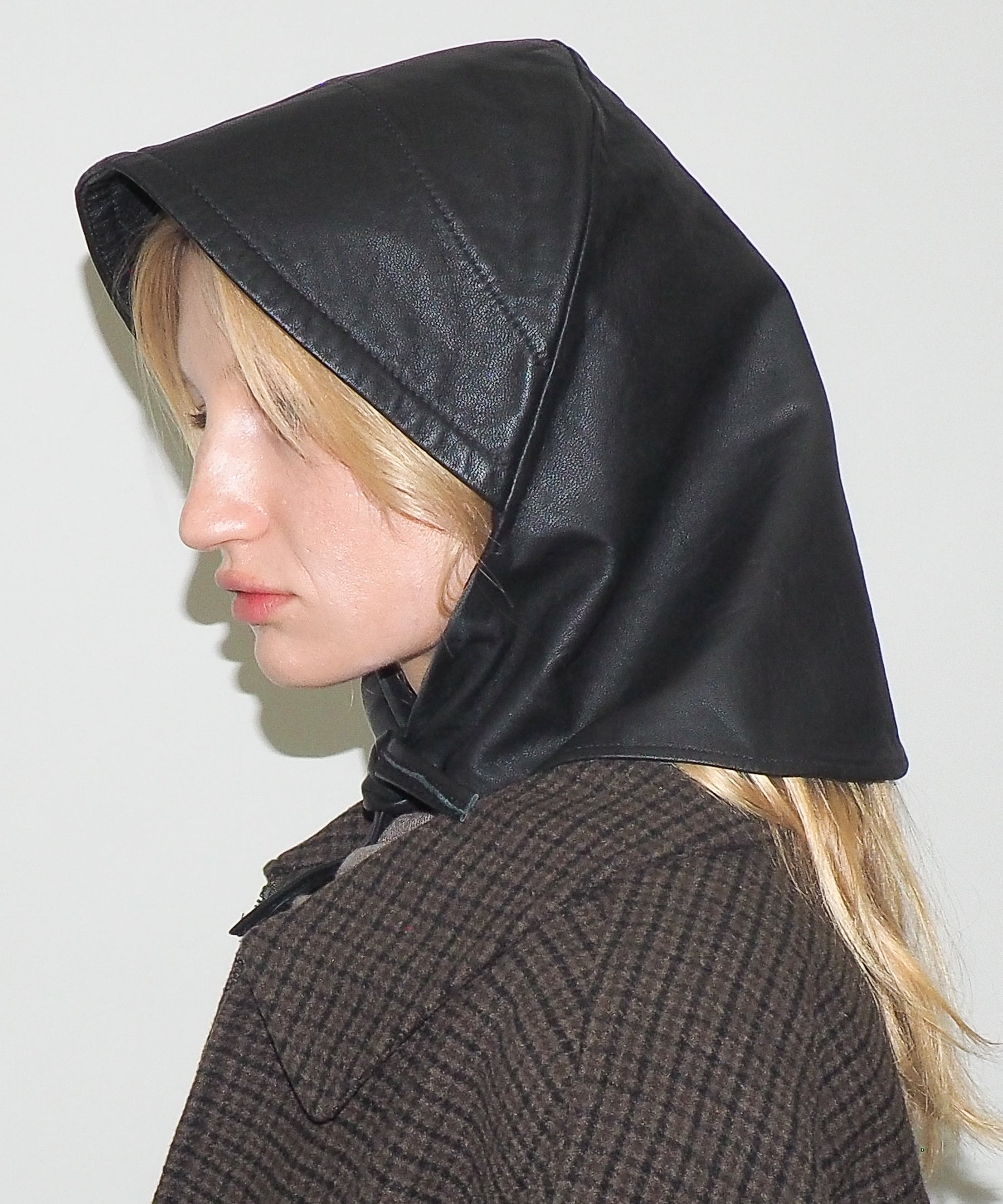 Bonnet in Black Lambskin - CLYDE