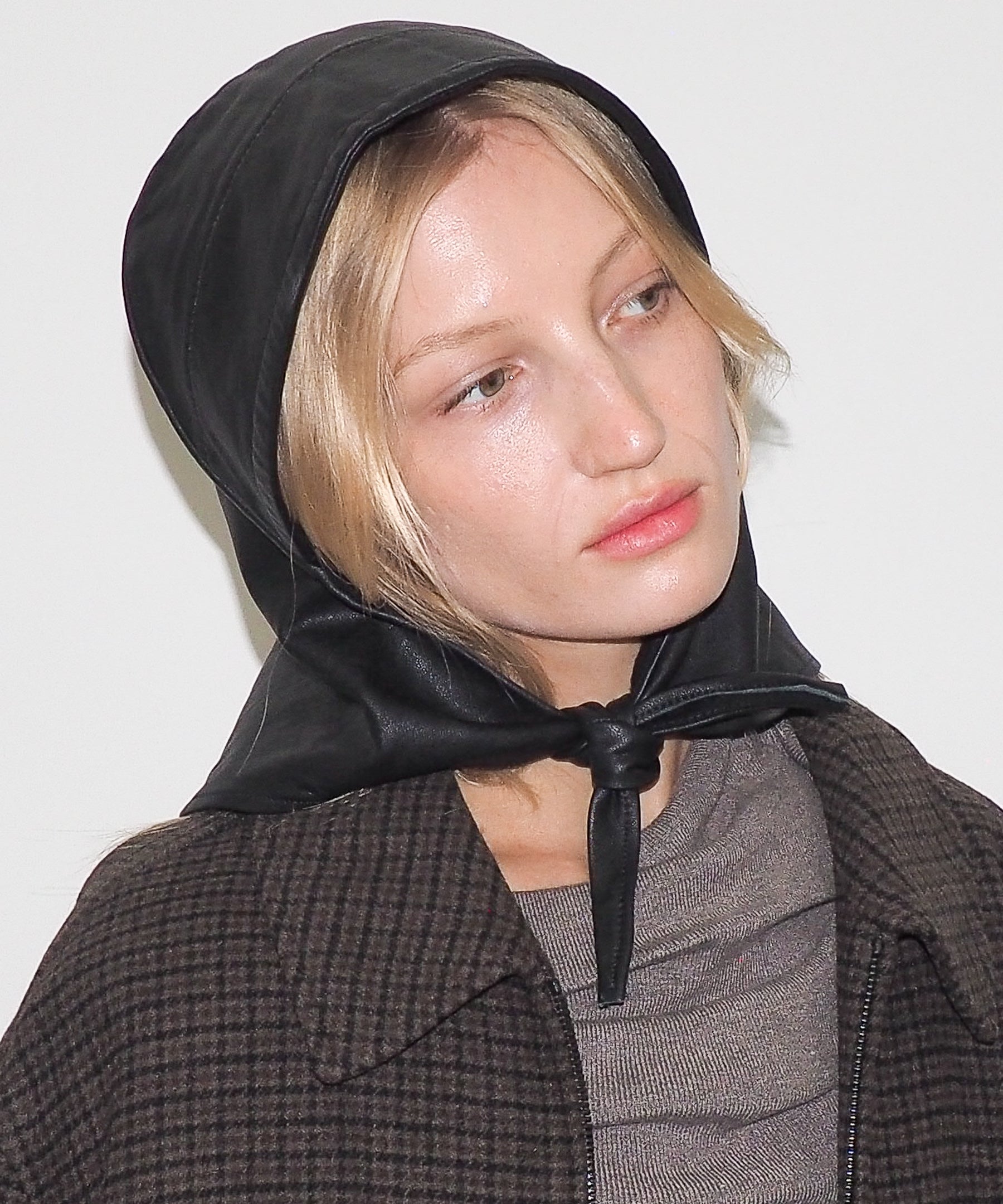 Bonnet in Black Lambskin - CLYDE