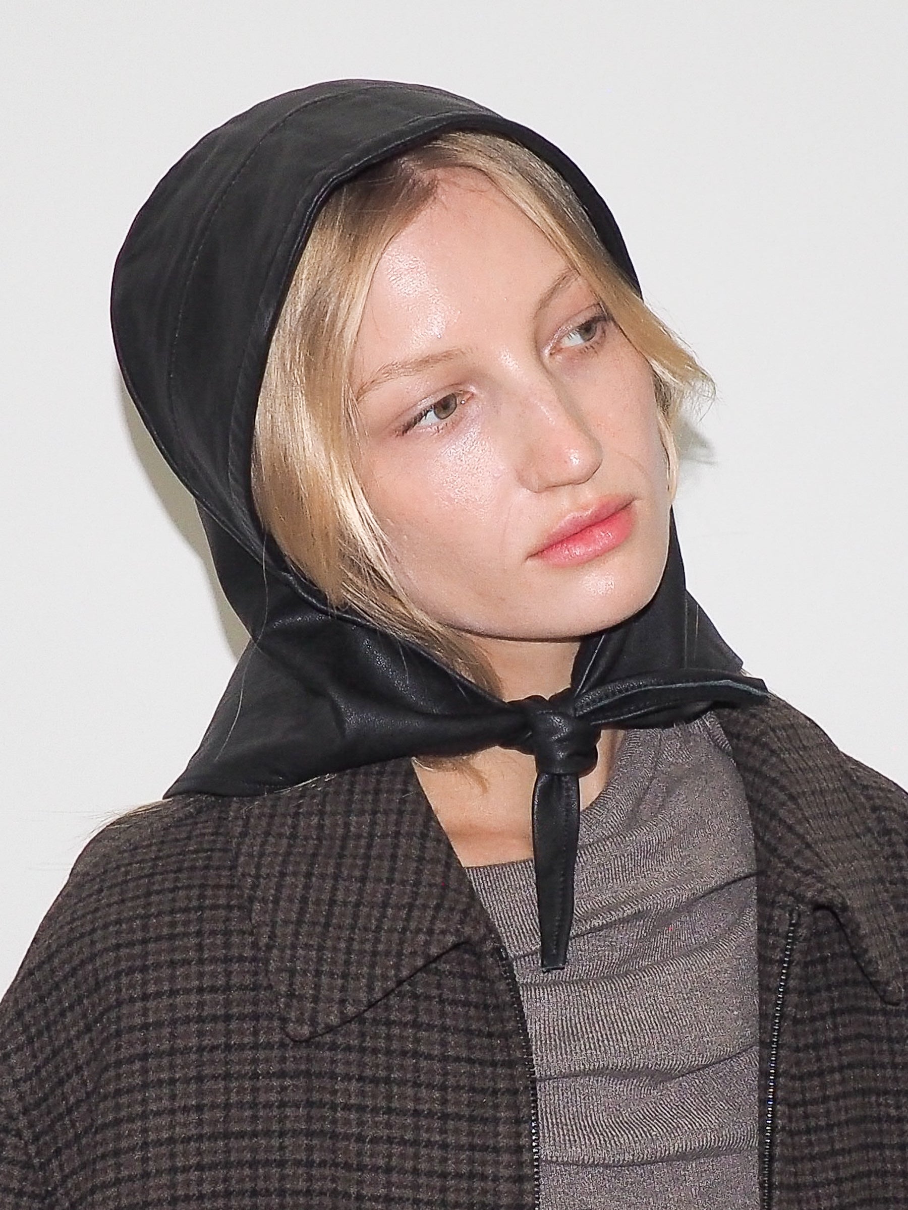 Bonnet in Black Lambskin - CLYDE