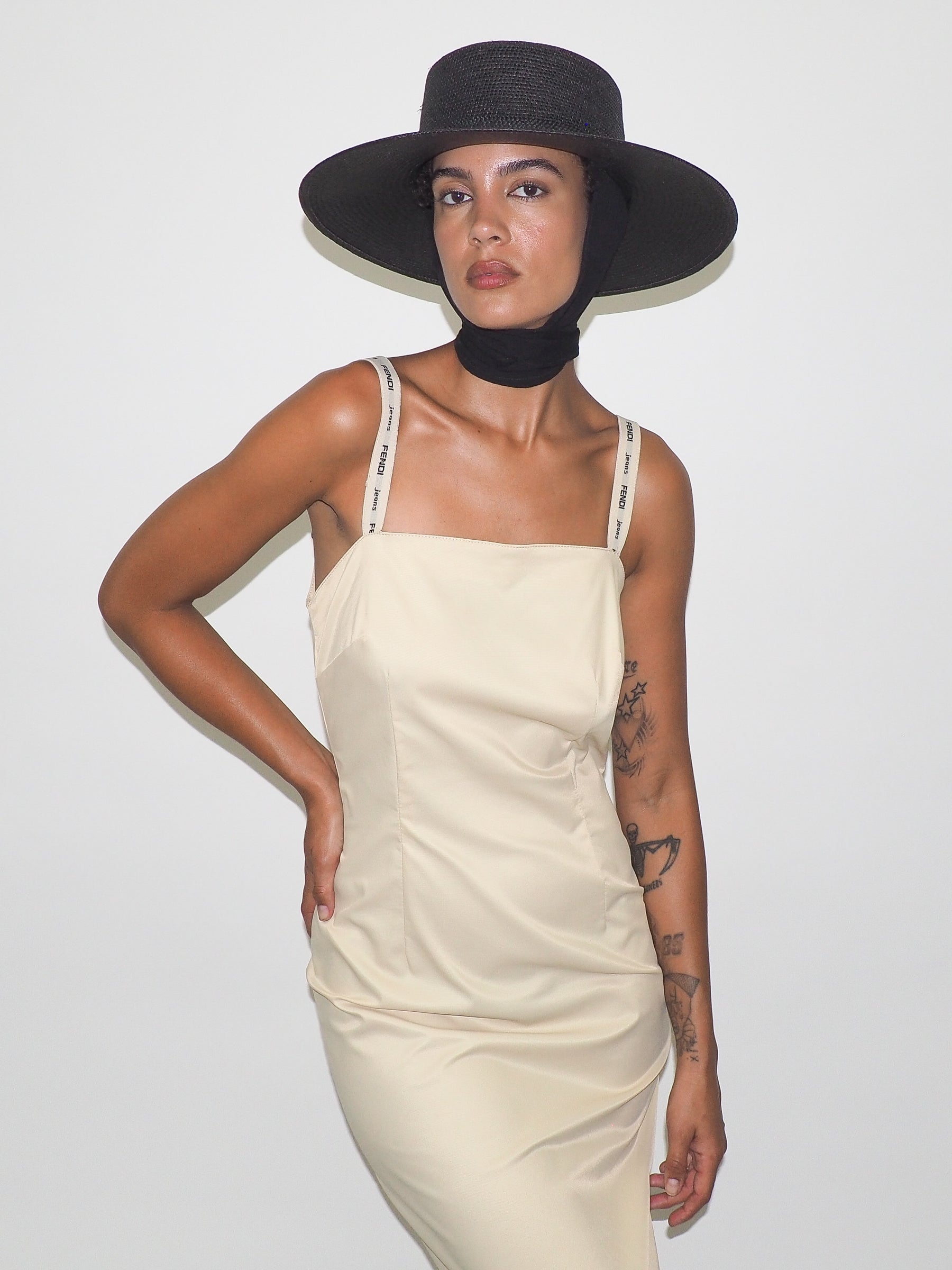 Cielo Hat w. Shade in Black Toquilla Straw - CLYDE