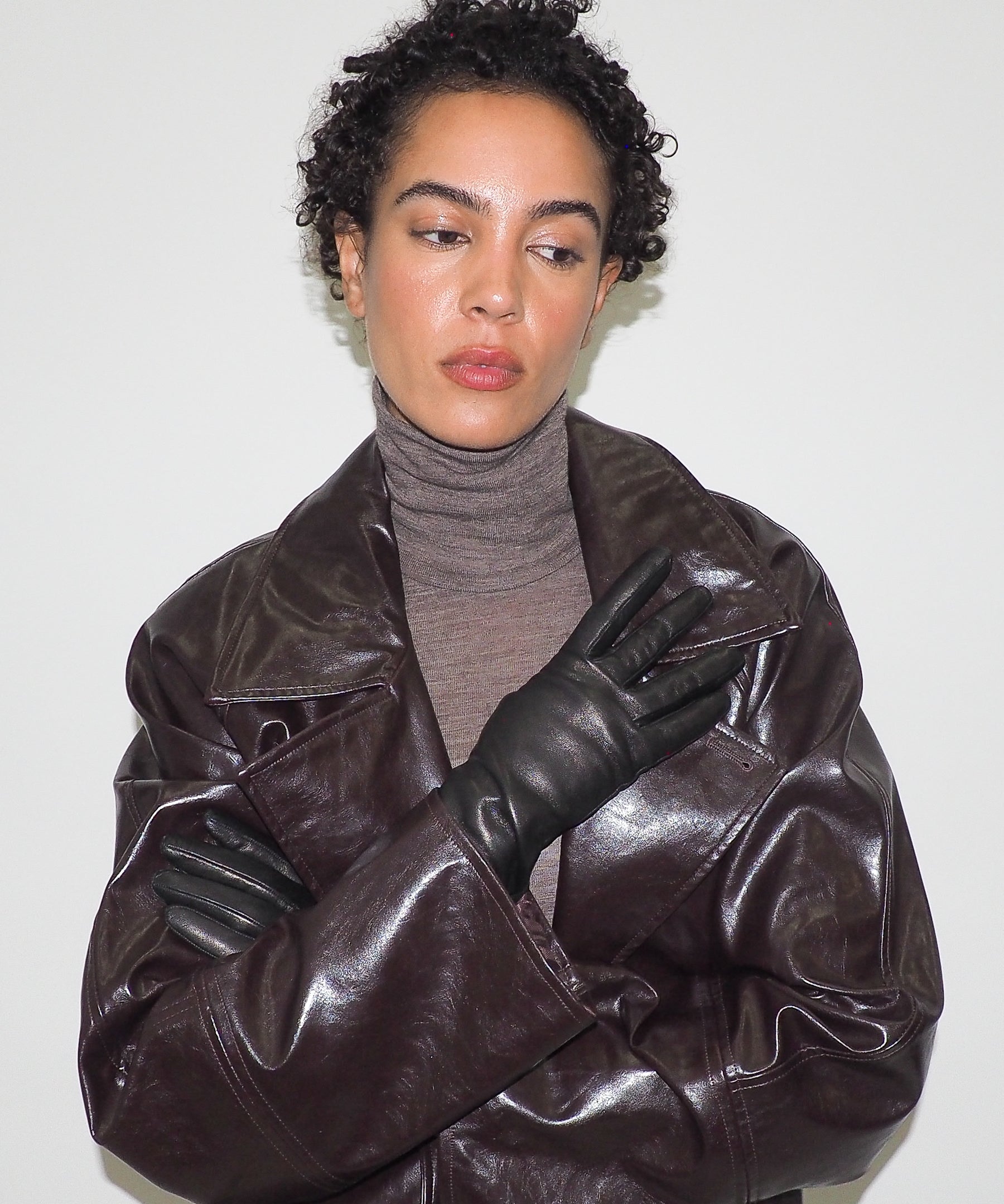 Classic Gloves in Black Nappa Lambskin - CLYDE