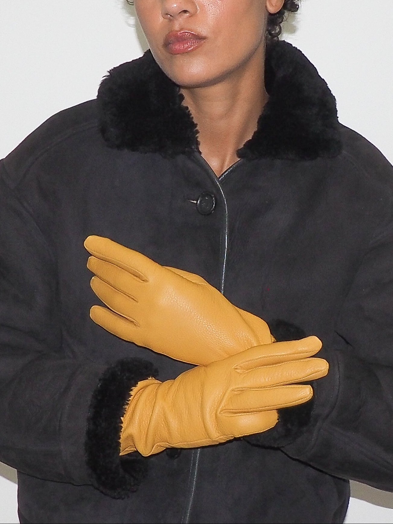 Classic Gloves in Naples Yellow Deerskin - CLYDE