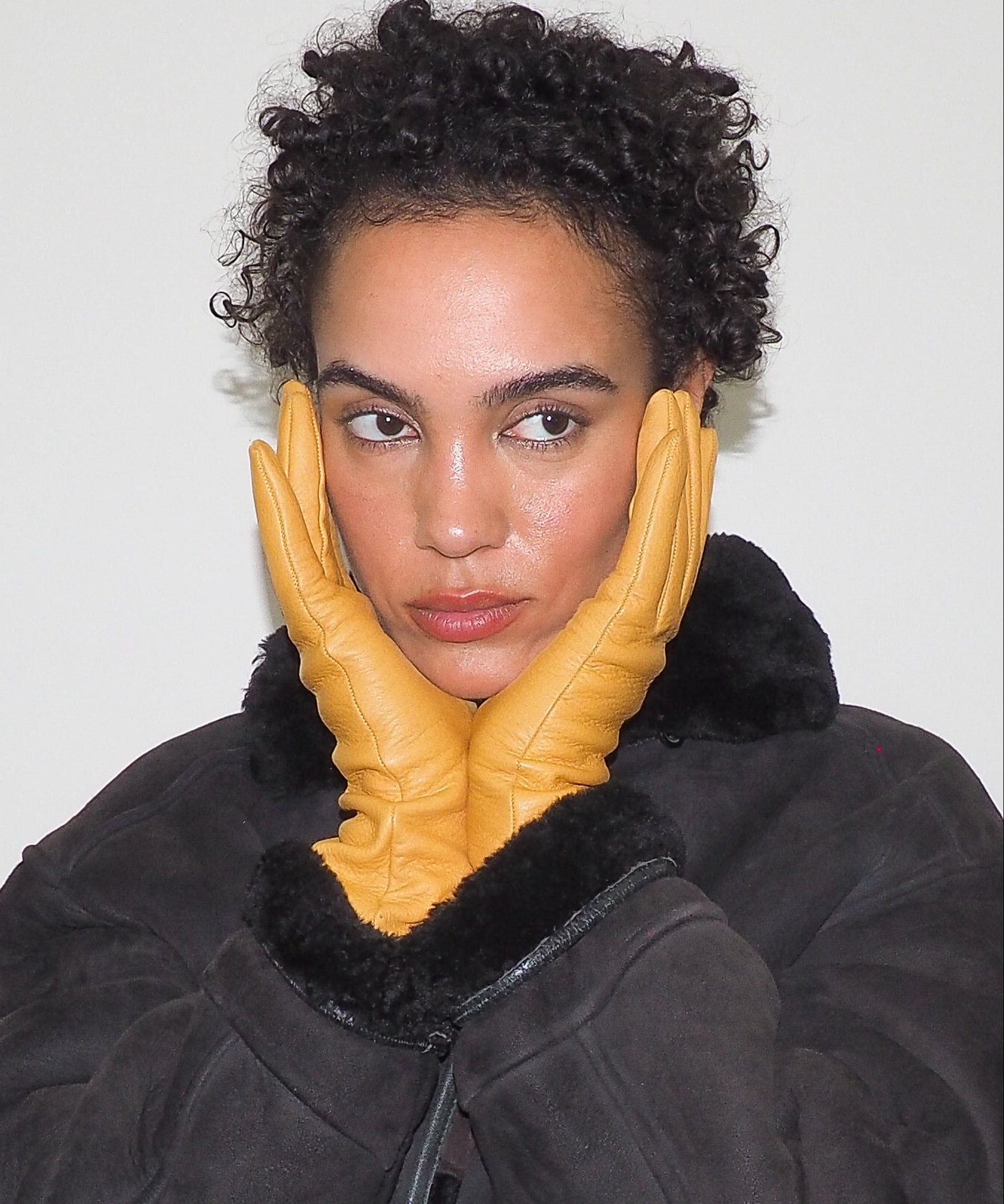 Classic Gloves in Naples Yellow Deerskin - CLYDE