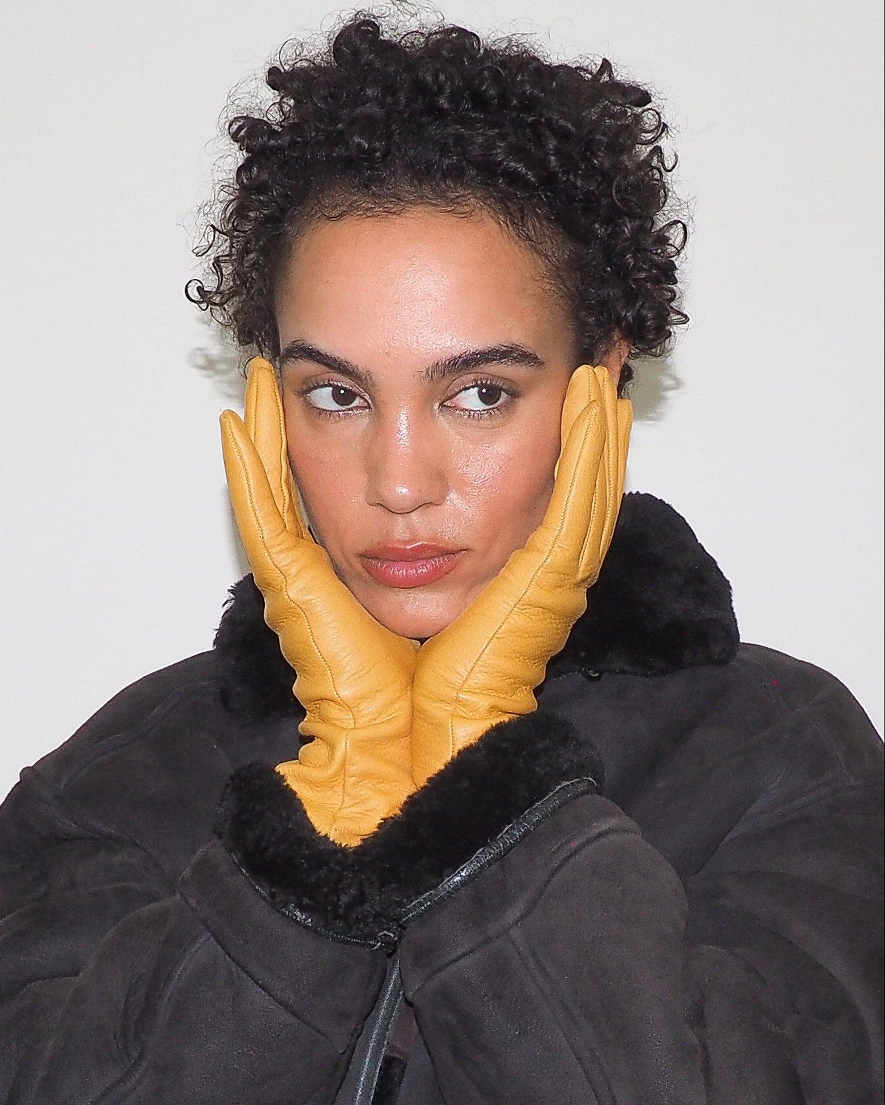 Classic Gloves in Naples Yellow Deerskin - CLYDE