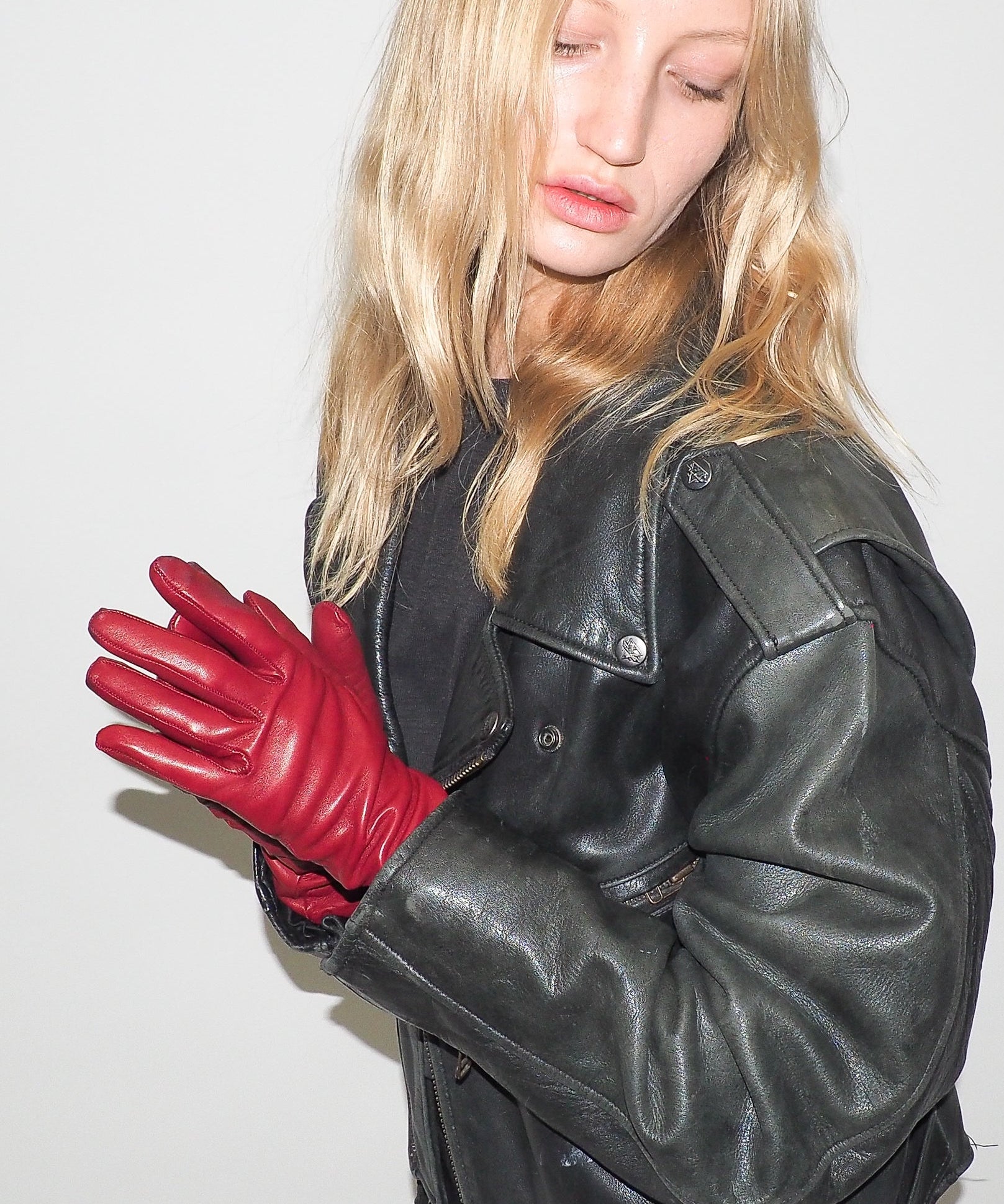 Classic Gloves in Crimson Nappa Lambskin - CLYDE