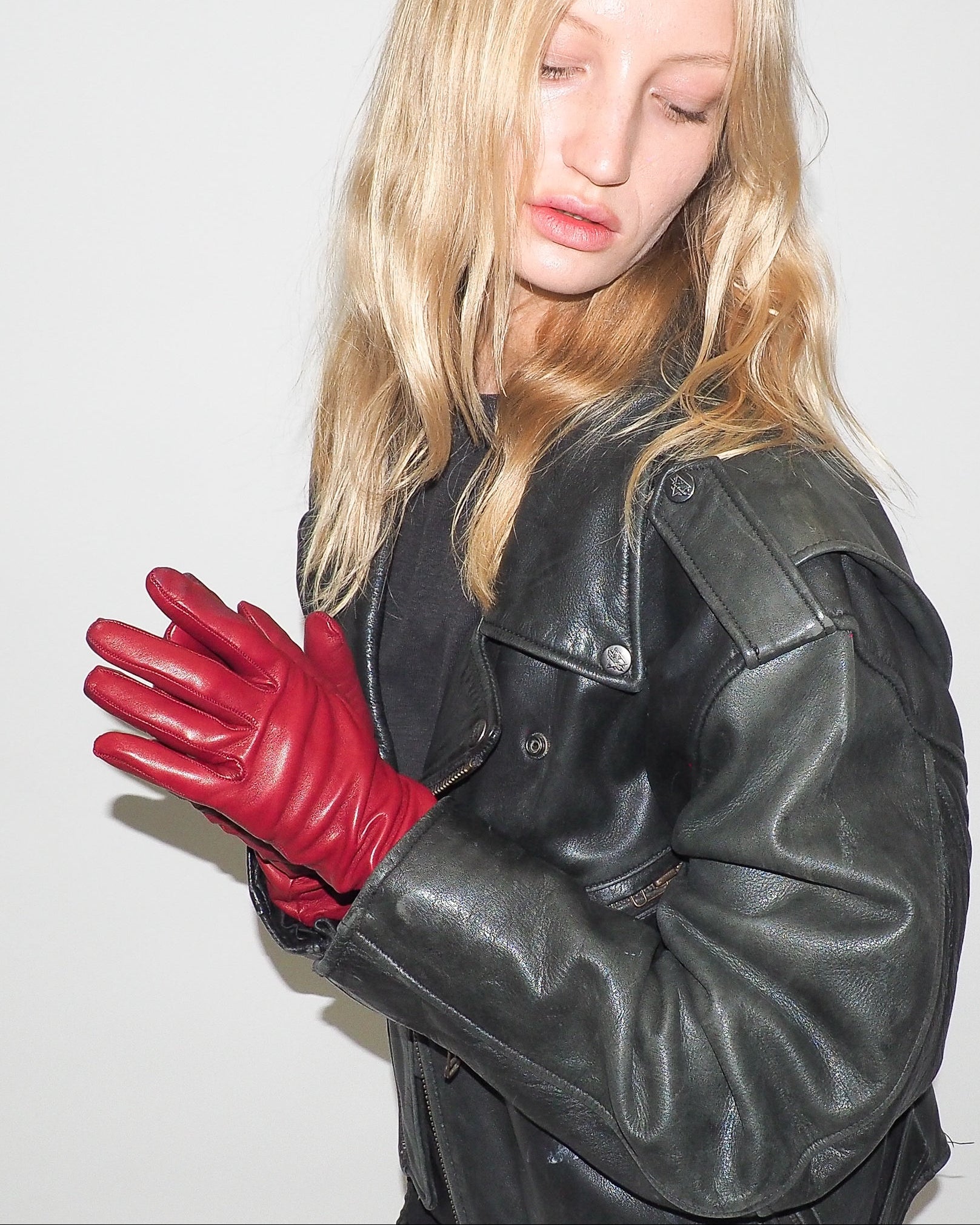 Classic Gloves in Crimson Nappa Lambskin - CLYDE