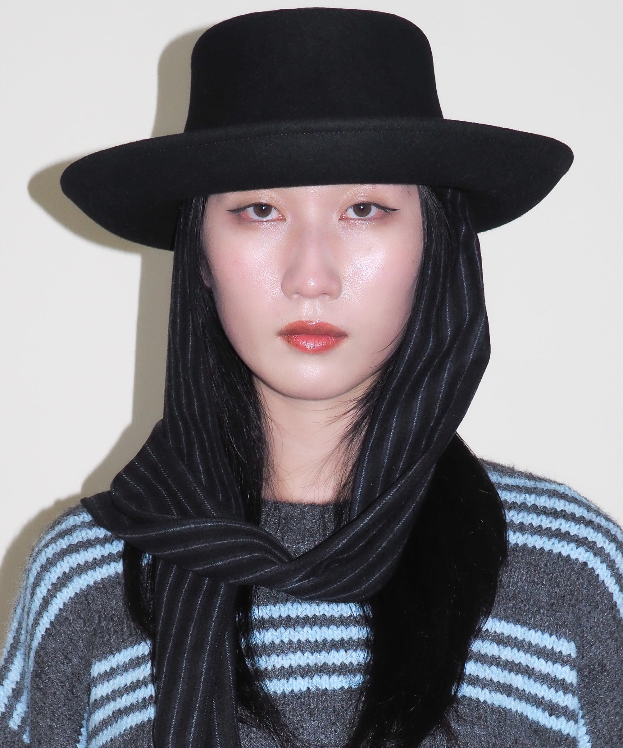 Gambler Hat in Black Wool w. Pinstripe Scarf - CLYDE