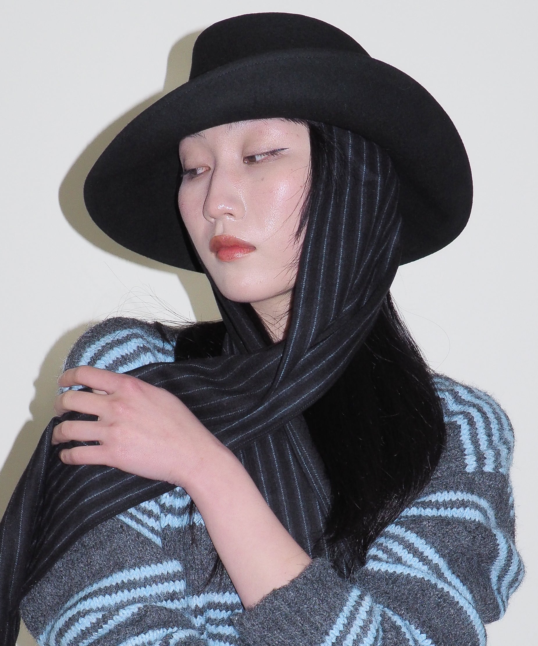 Gambler Hat in Black Wool w. Pinstripe Scarf - CLYDE