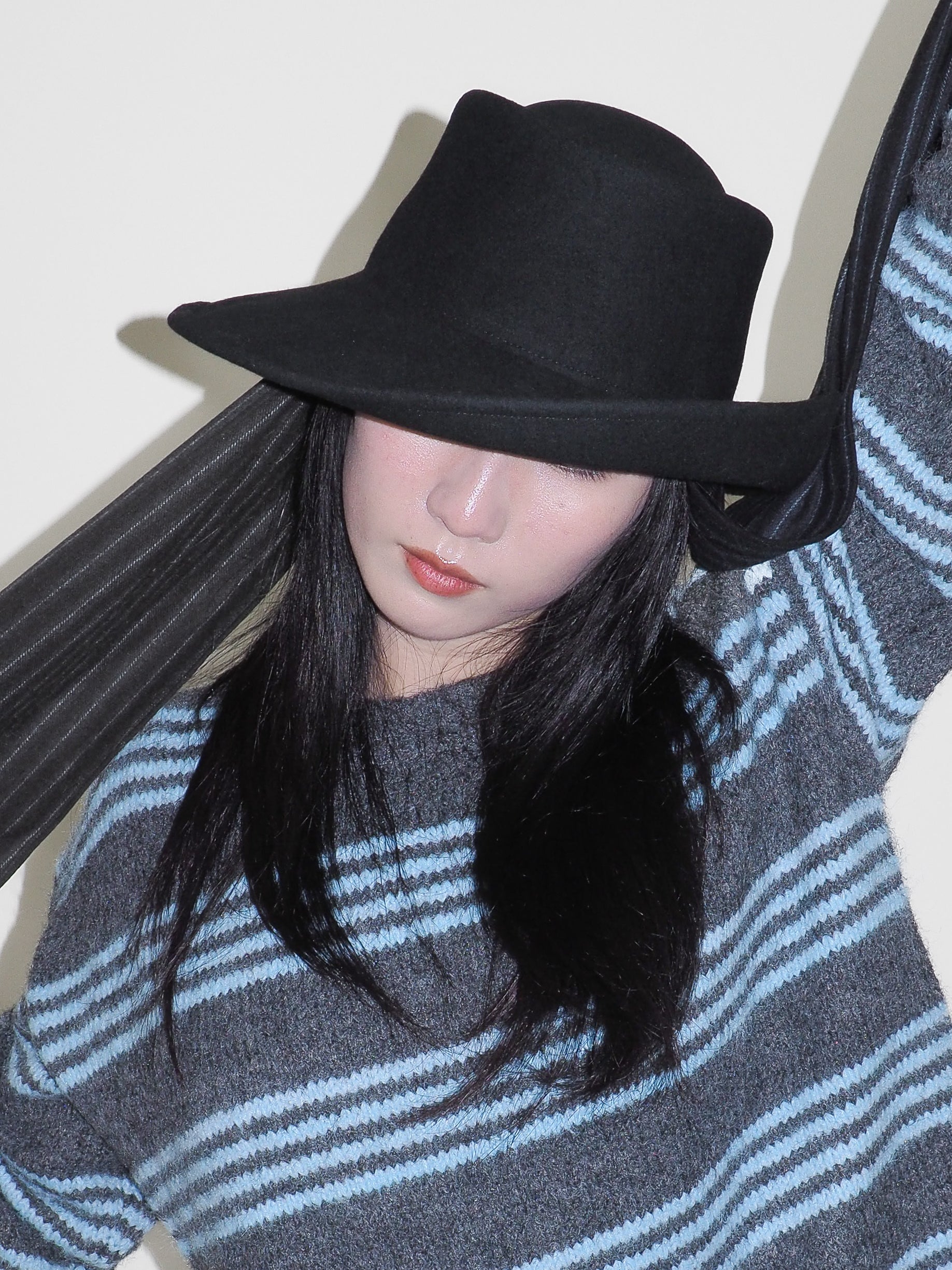 Gambler Hat in Black Wool w. Pinstripe Scarf - CLYDE