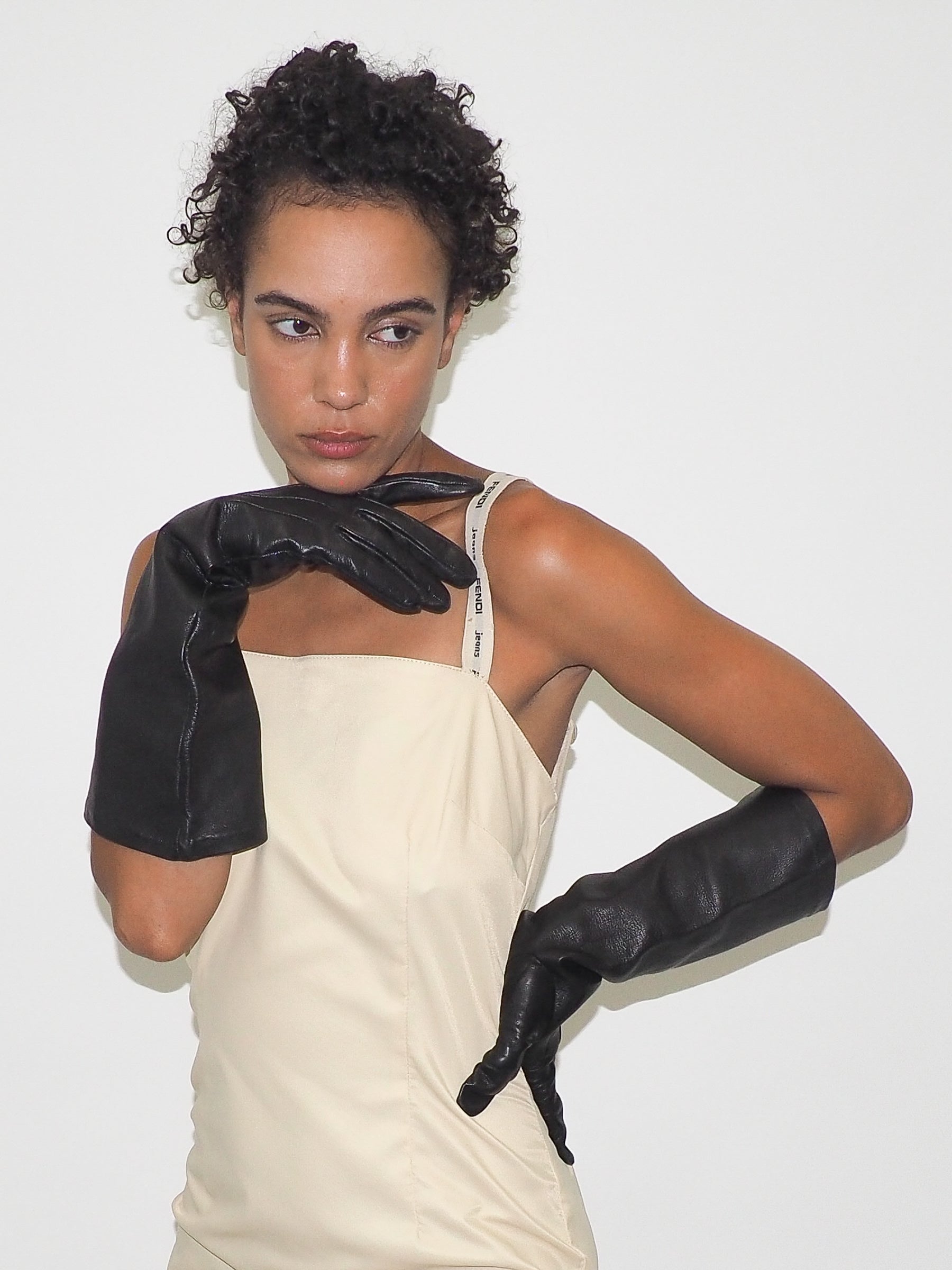 Gauntlet Gloves in Black Nappa Lambskin - CLYDE