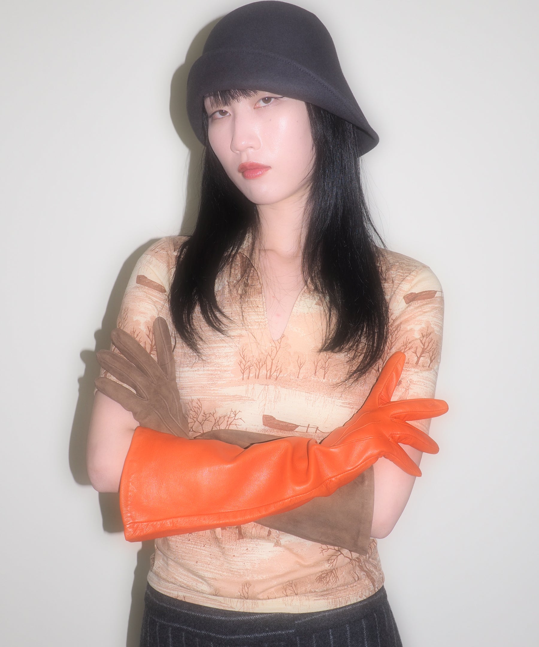 Gauntlet Gloves in Fawn Suede Lambskin - CLYDE