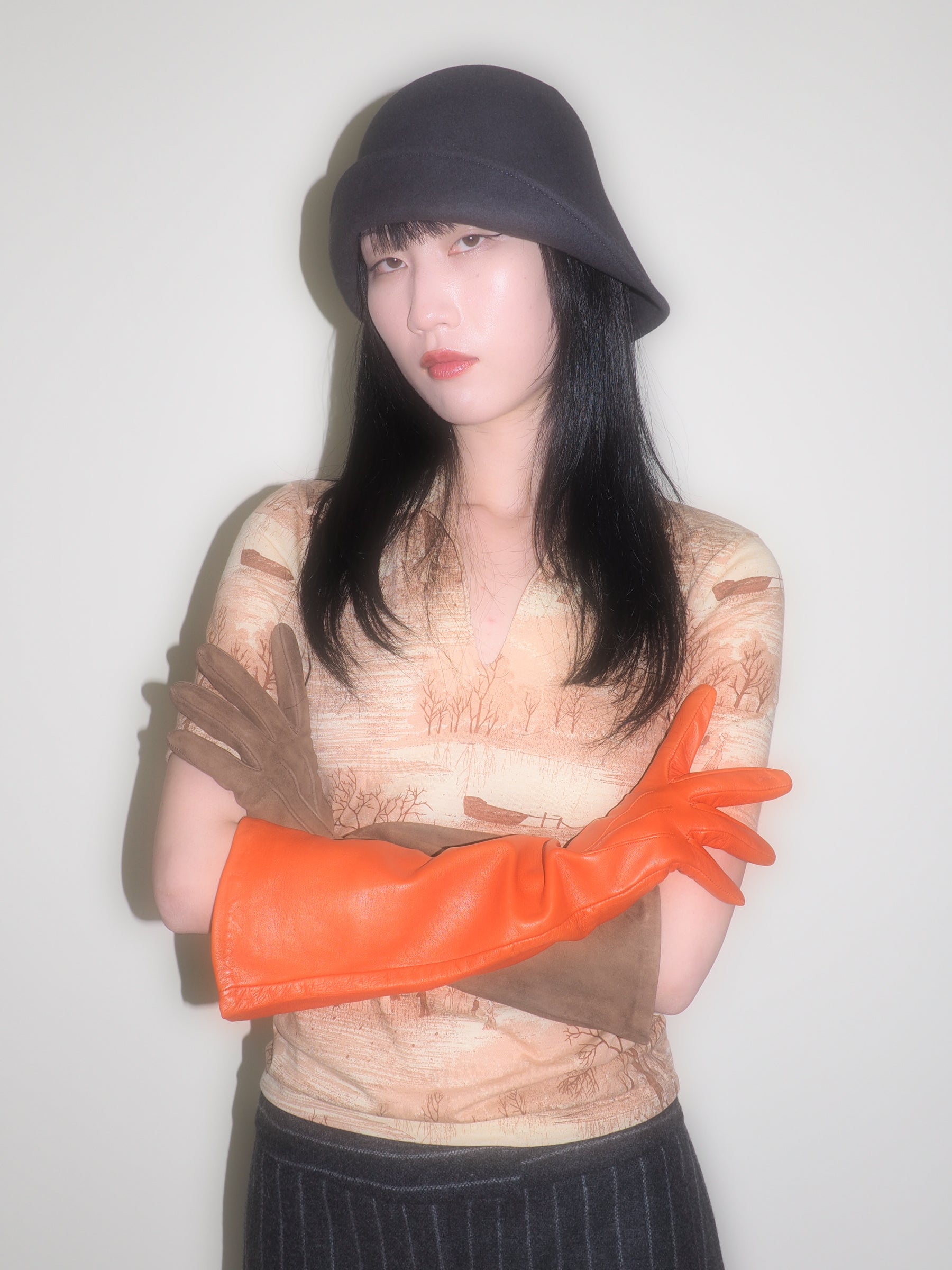 Gauntlet Gloves in Fawn Suede Lambskin - CLYDE