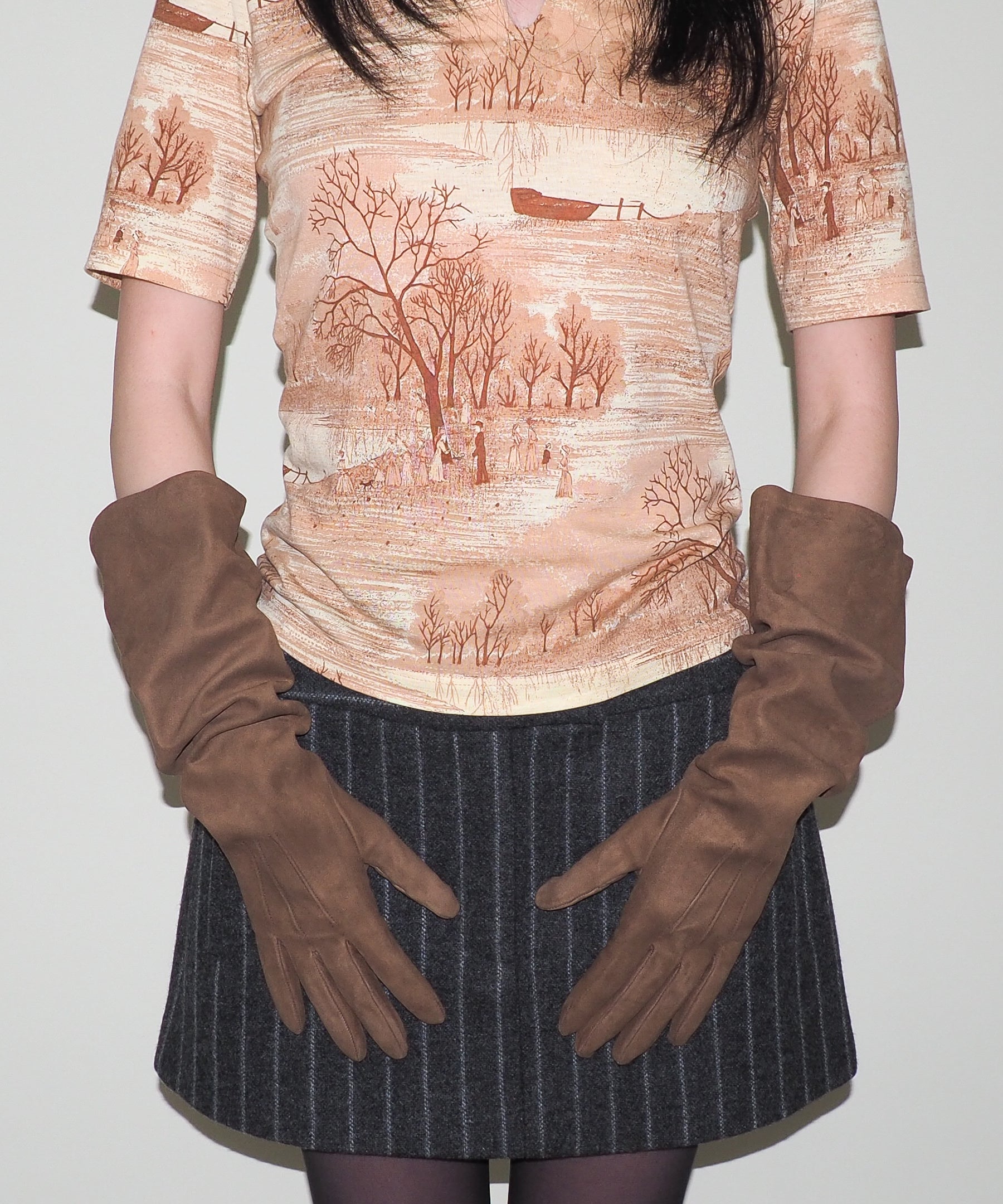 Gauntlet Gloves in Fawn Suede Lambskin - CLYDE