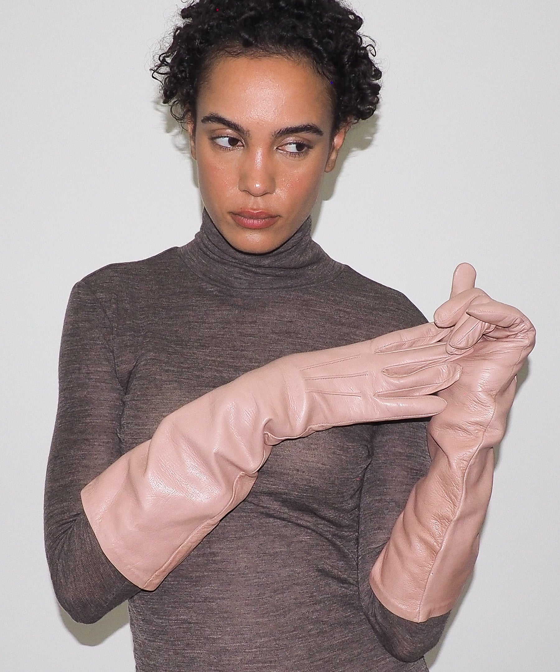 Gauntlet Gloves in Petal Pink Nappa Lambskin - CLYDE