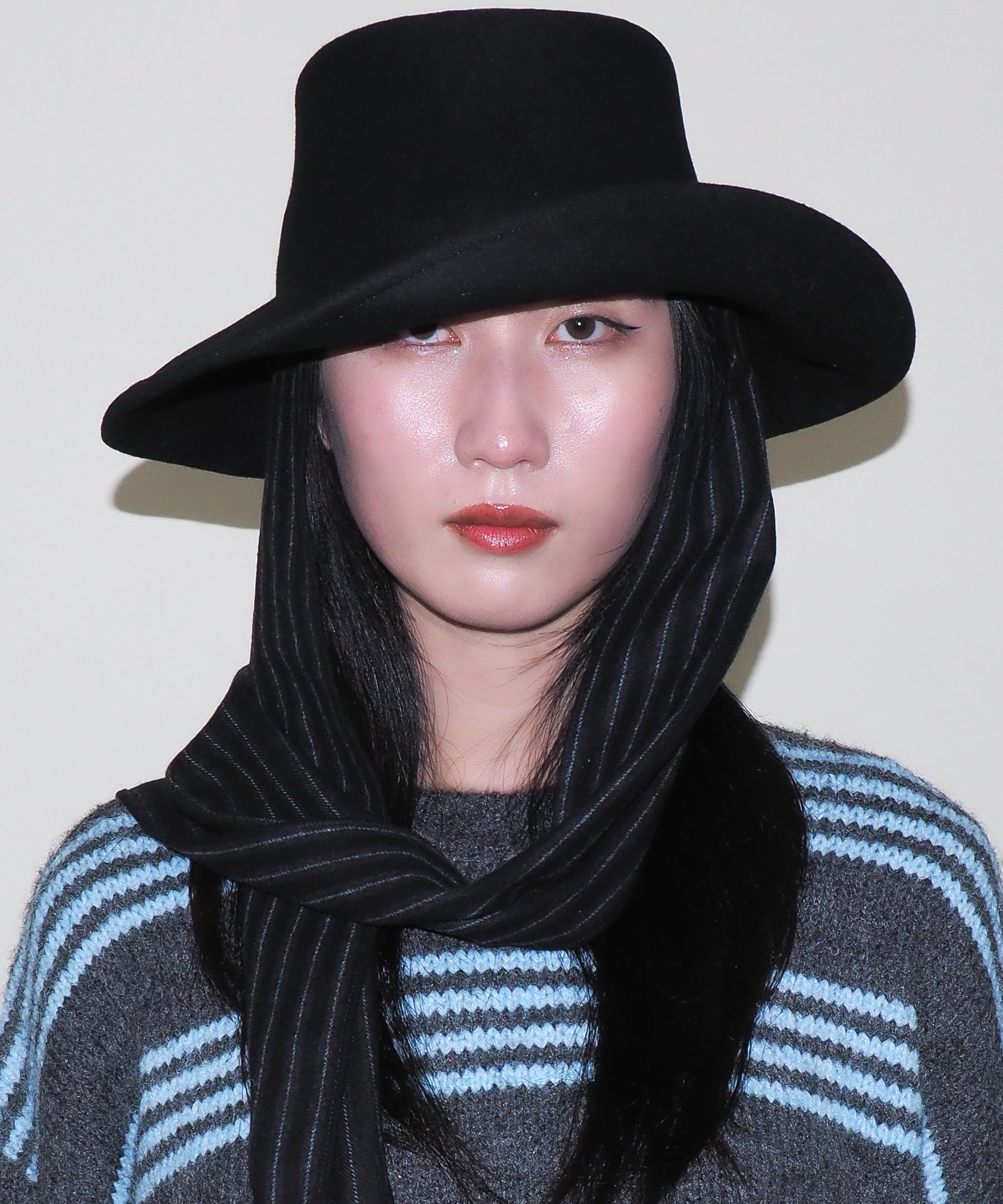 Gambler Hat w. Charcoal Pinstripe Scarf - CLYDE