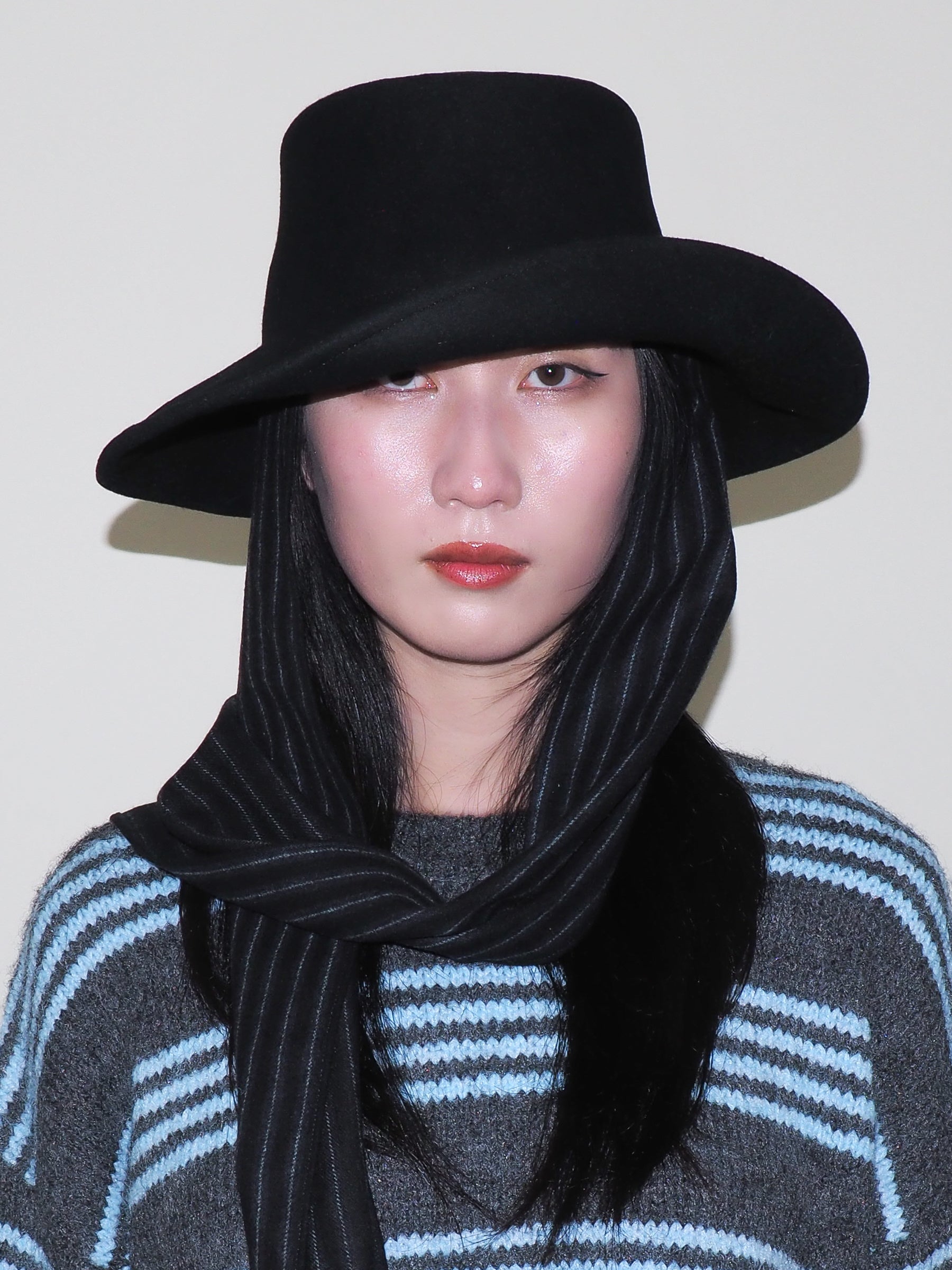 Gambler Hat w. Charcoal Pinstripe Scarf - CLYDE