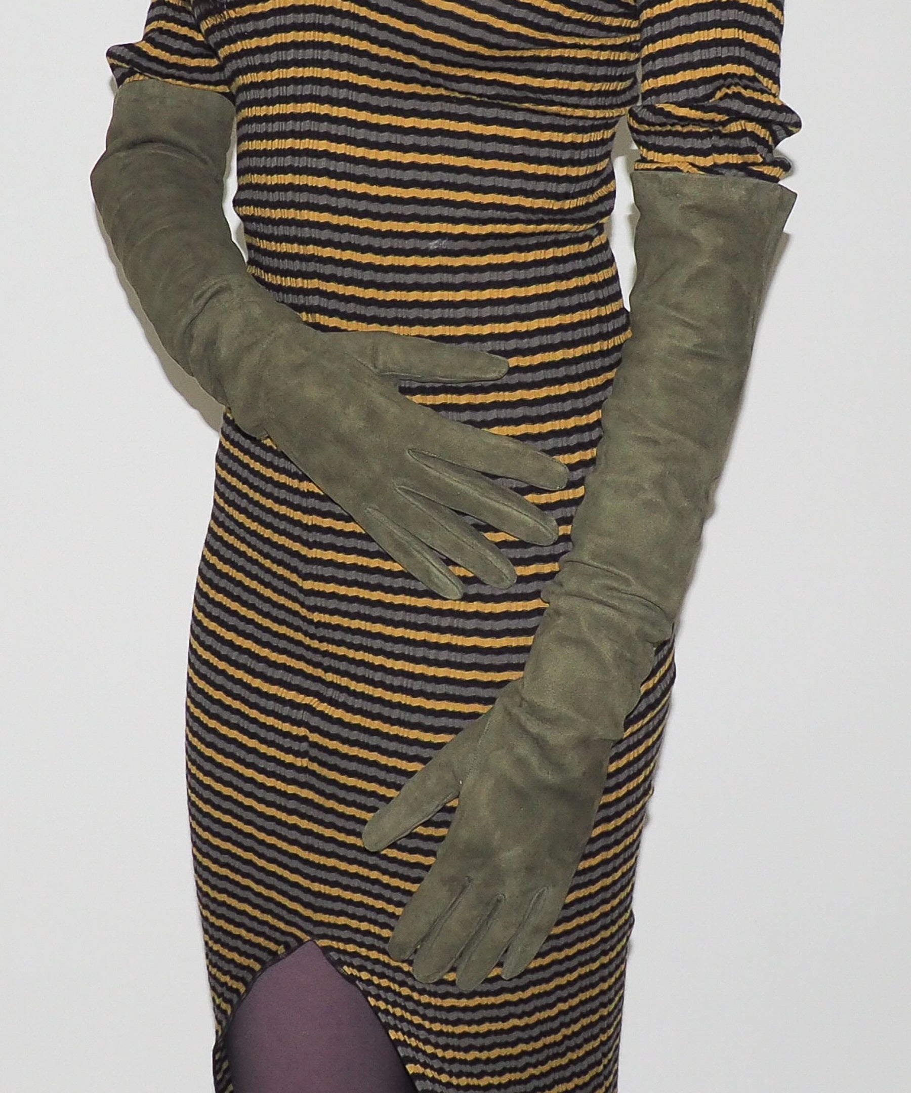 Moonlight Gloves in Moss Suede Lambskin - CLYDE