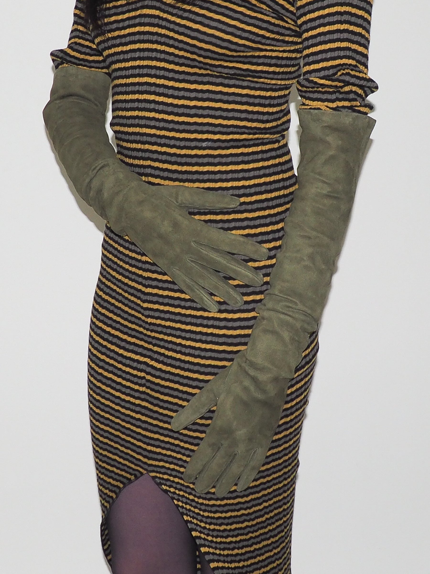 Moonlight Gloves in Moss Suede Lambskin - CLYDE