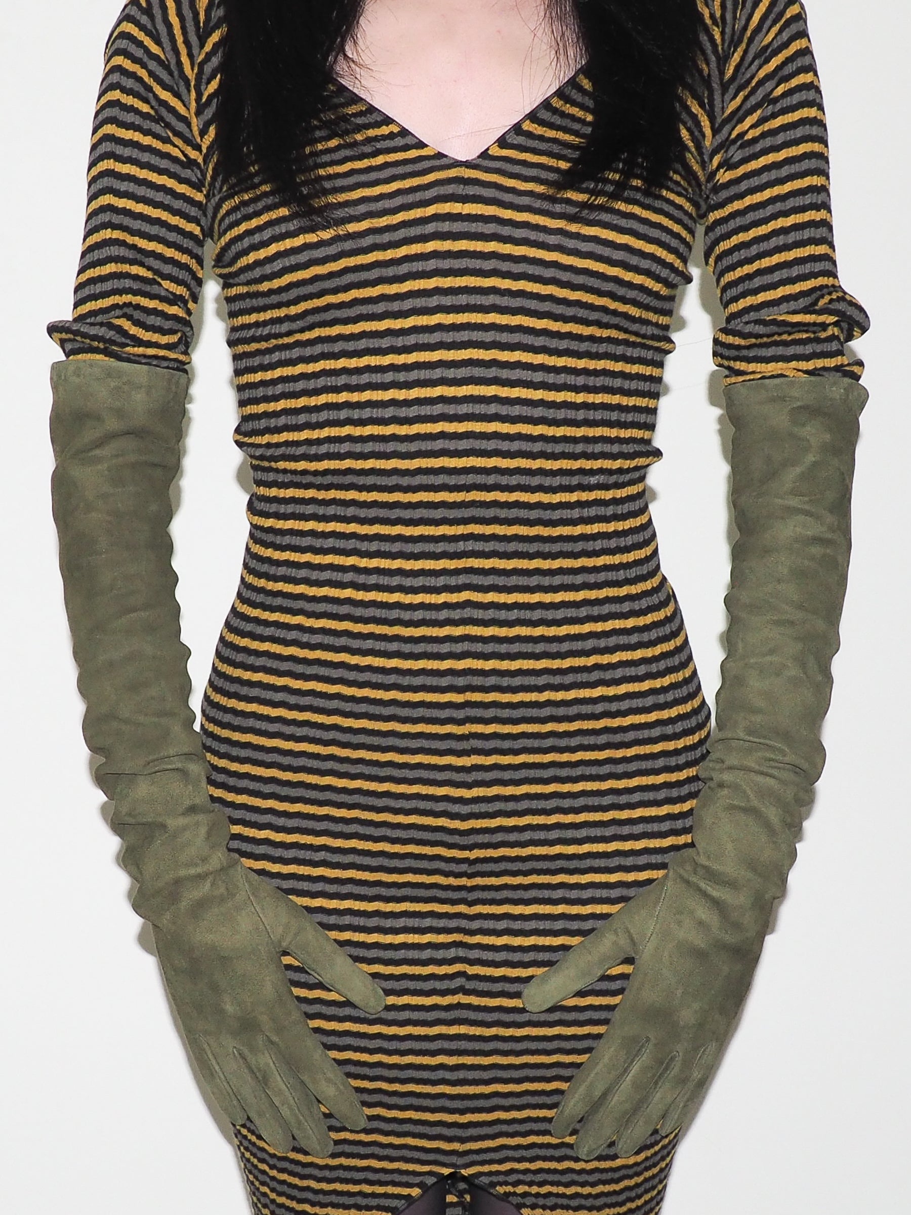 Moonlight Gloves in Moss Suede Lambskin - CLYDE