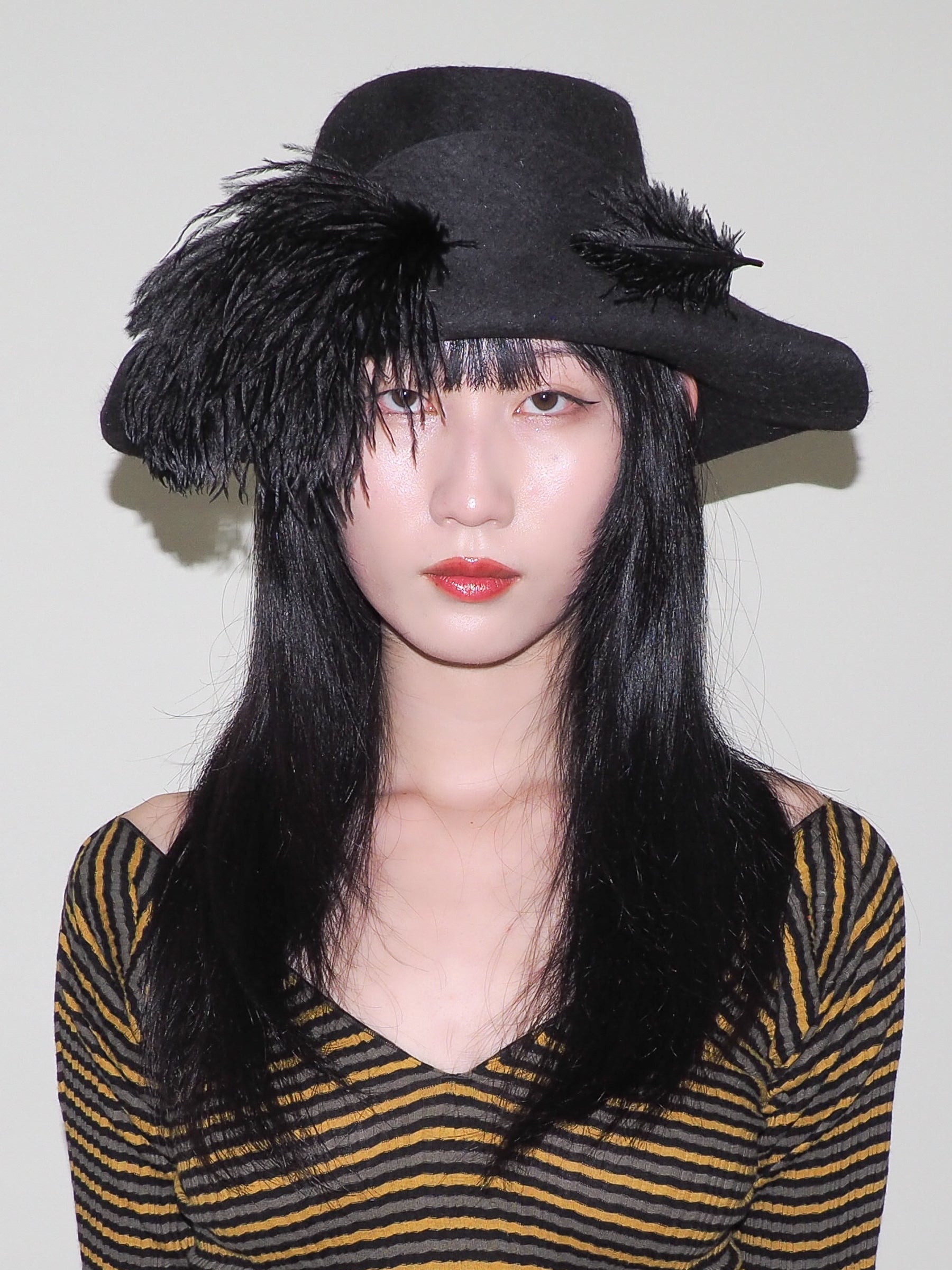 Plume Hat in Jet Velour Felt - CLYDE