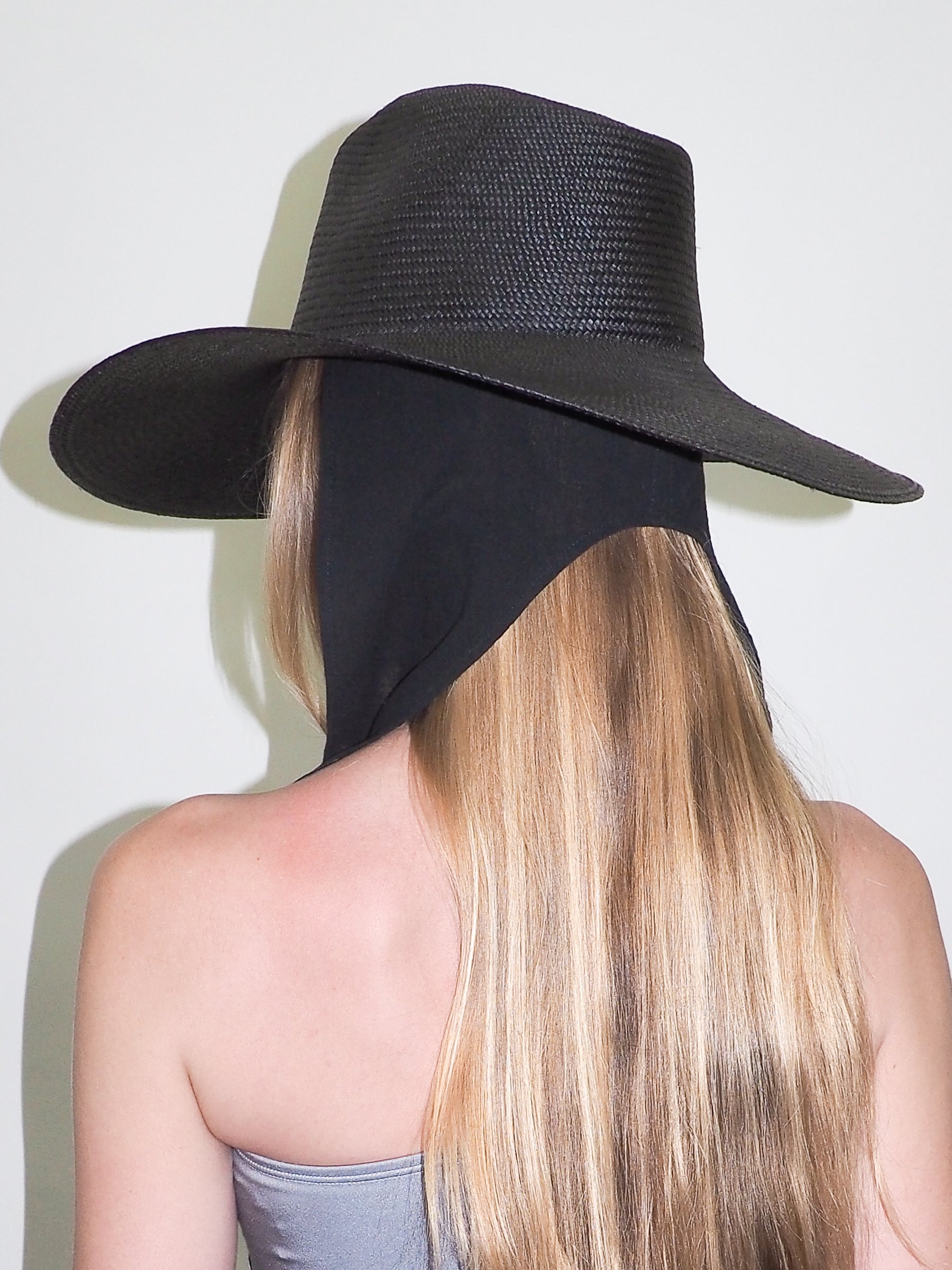 Caro Hat w. Neck Shade in Black Toquilla Straw - CLYDE