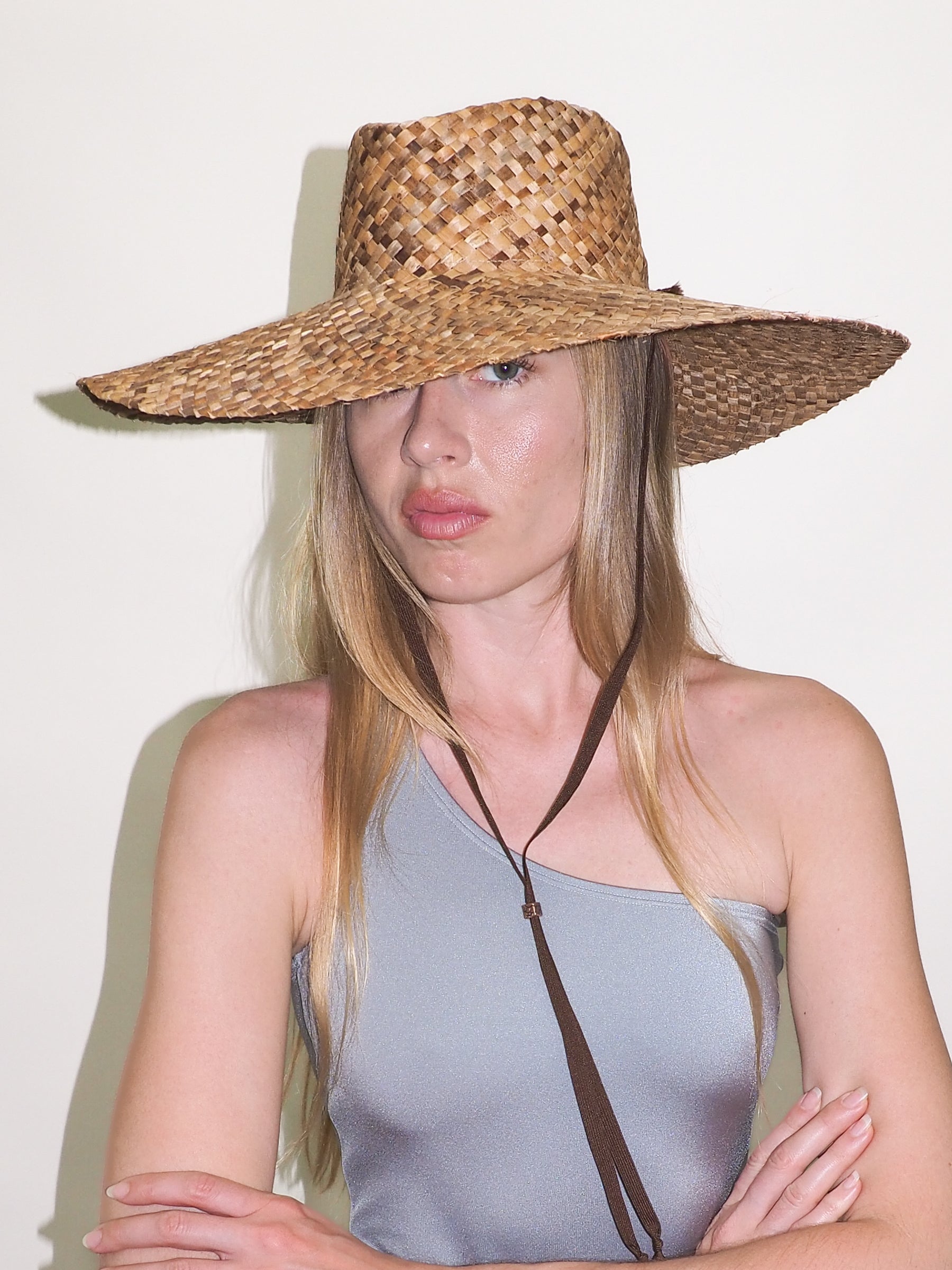 Dai Hat w. Tie in Bac Bac - CLYDE