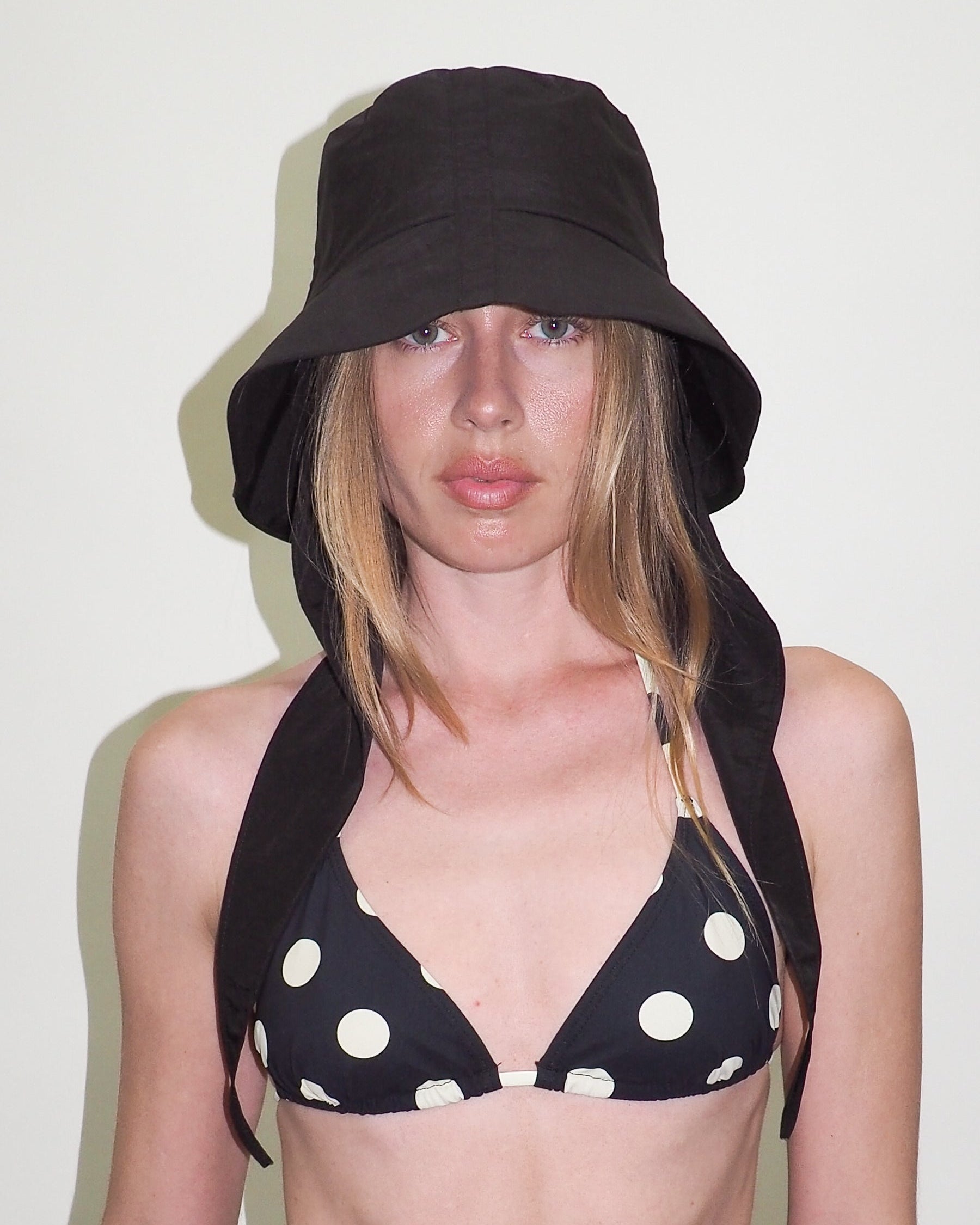 Swim Bucket in Black - CLYDE