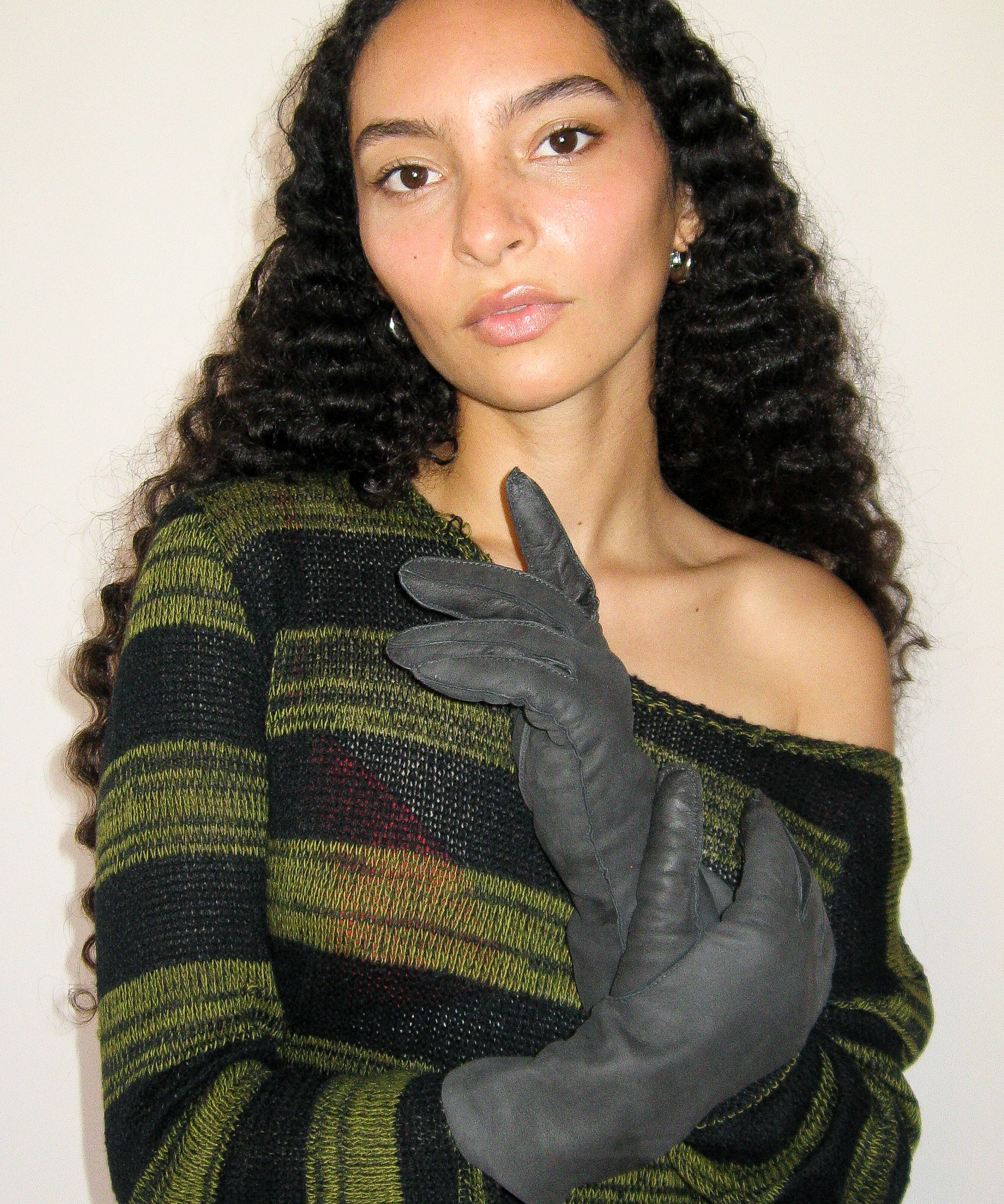 Raw Seam Classic Gloves in Distressed Charcoal - CLYDE