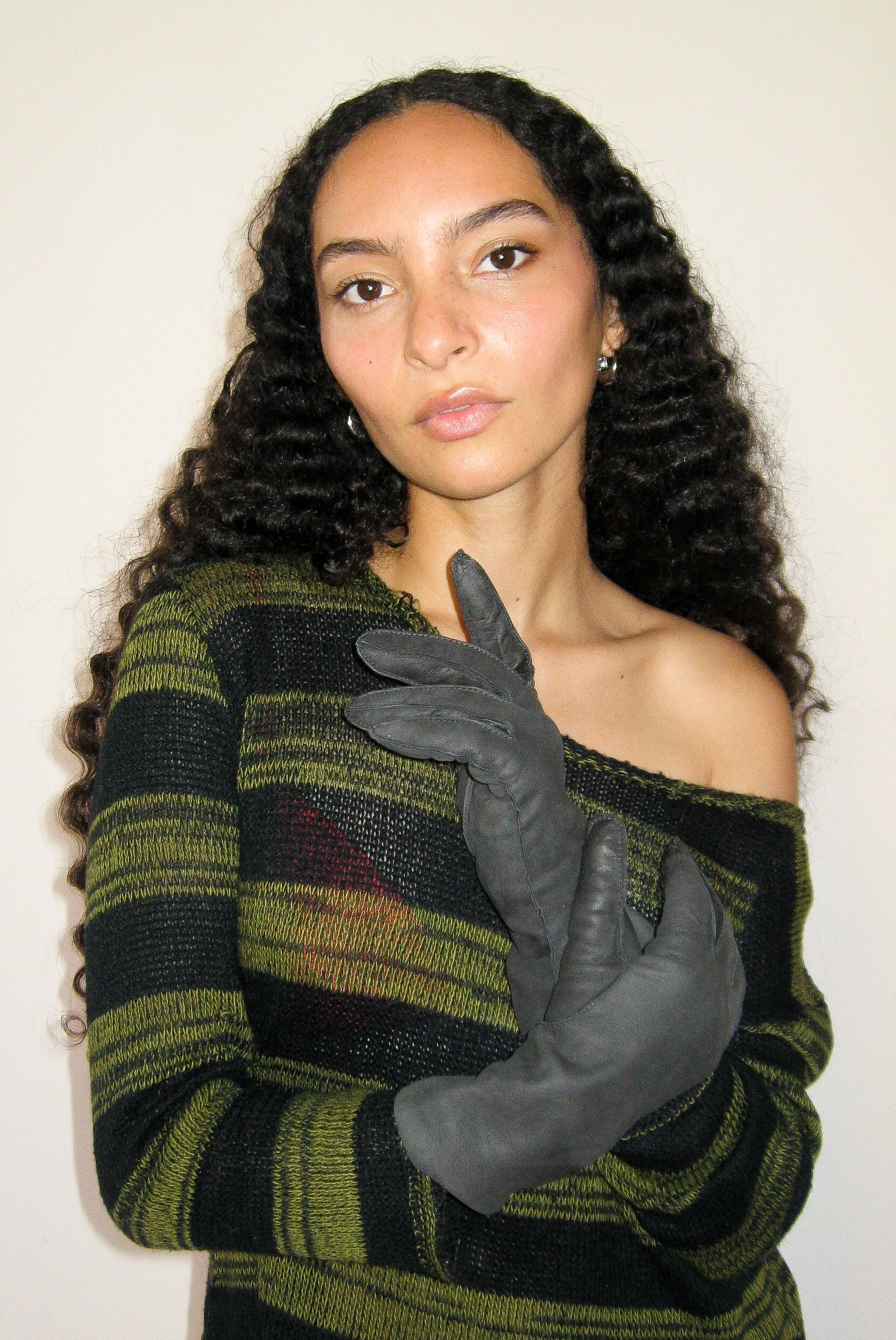 Raw Seam Classic Gloves in Distressed Charcoal - CLYDE