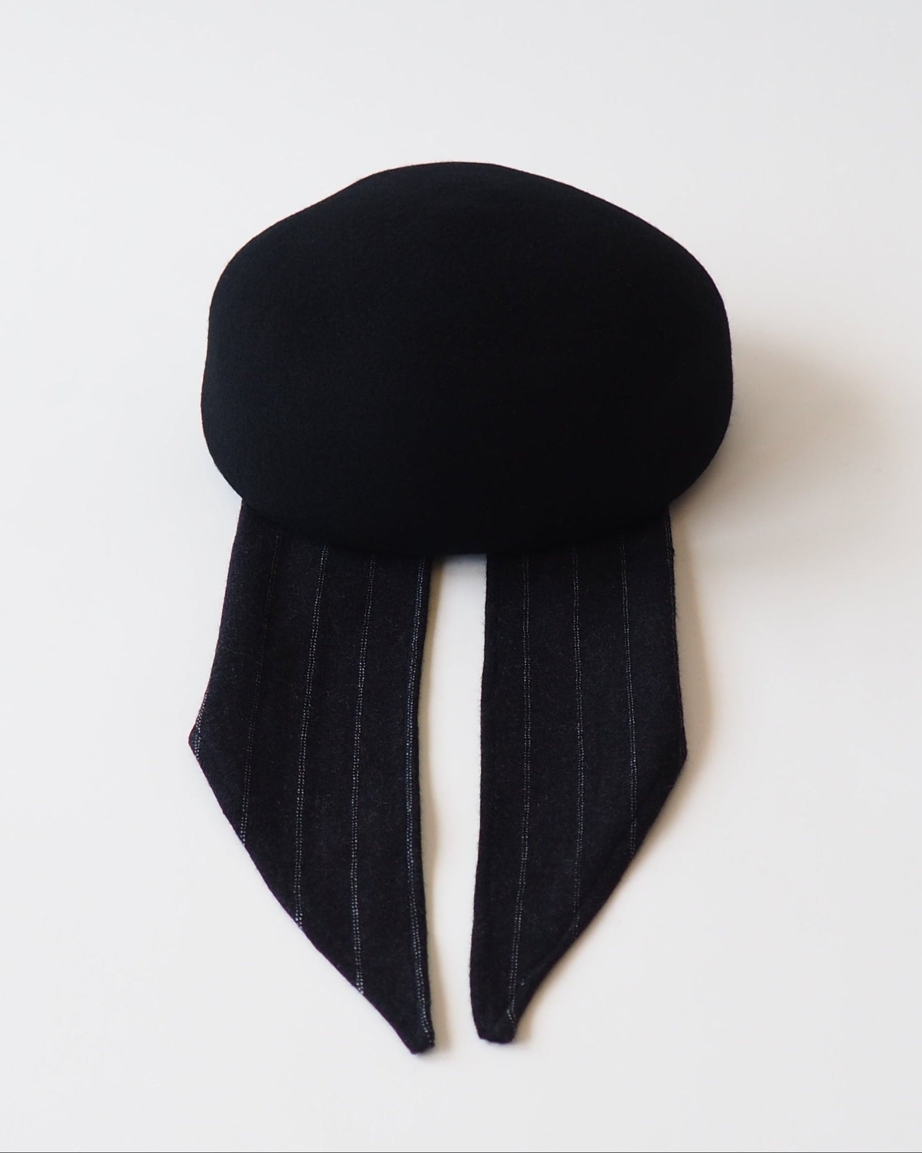 Jeanie Hat with Neck Scarves in Black - CLYDE