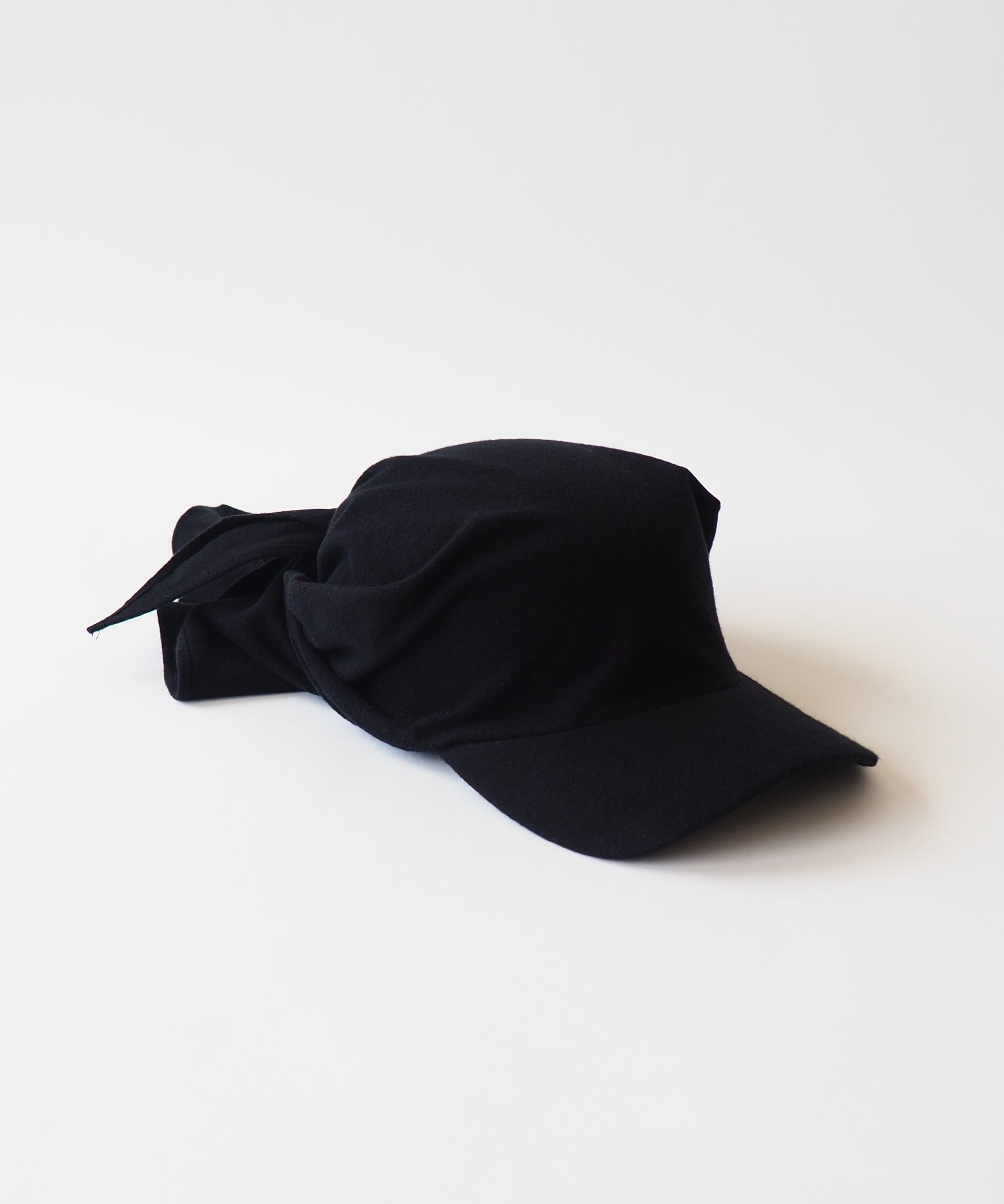 Brim Scarf in Black Flannel - CLYDE