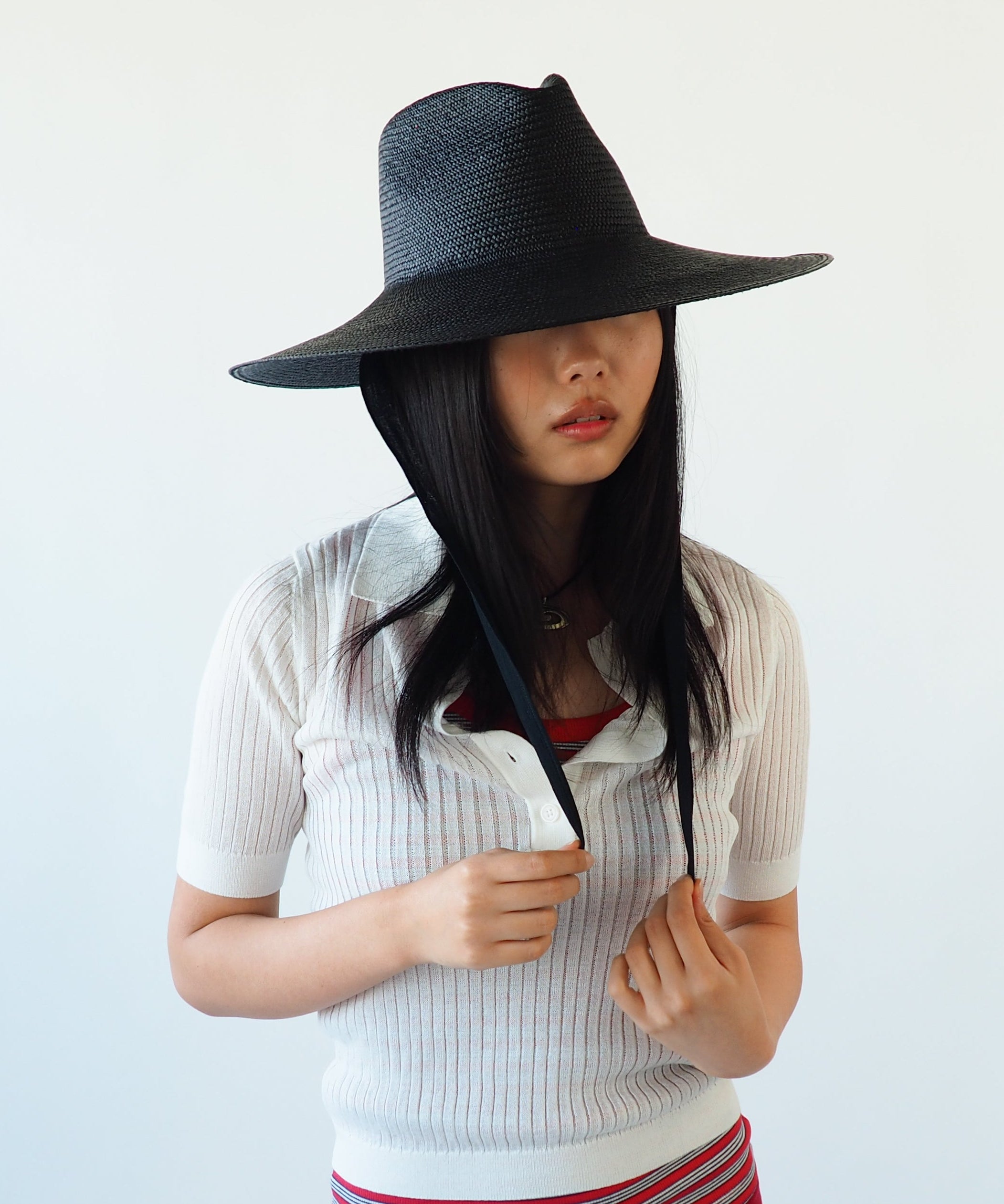 Caro Hat w. Neck Shade in Black Toquilla Straw - CLYDE