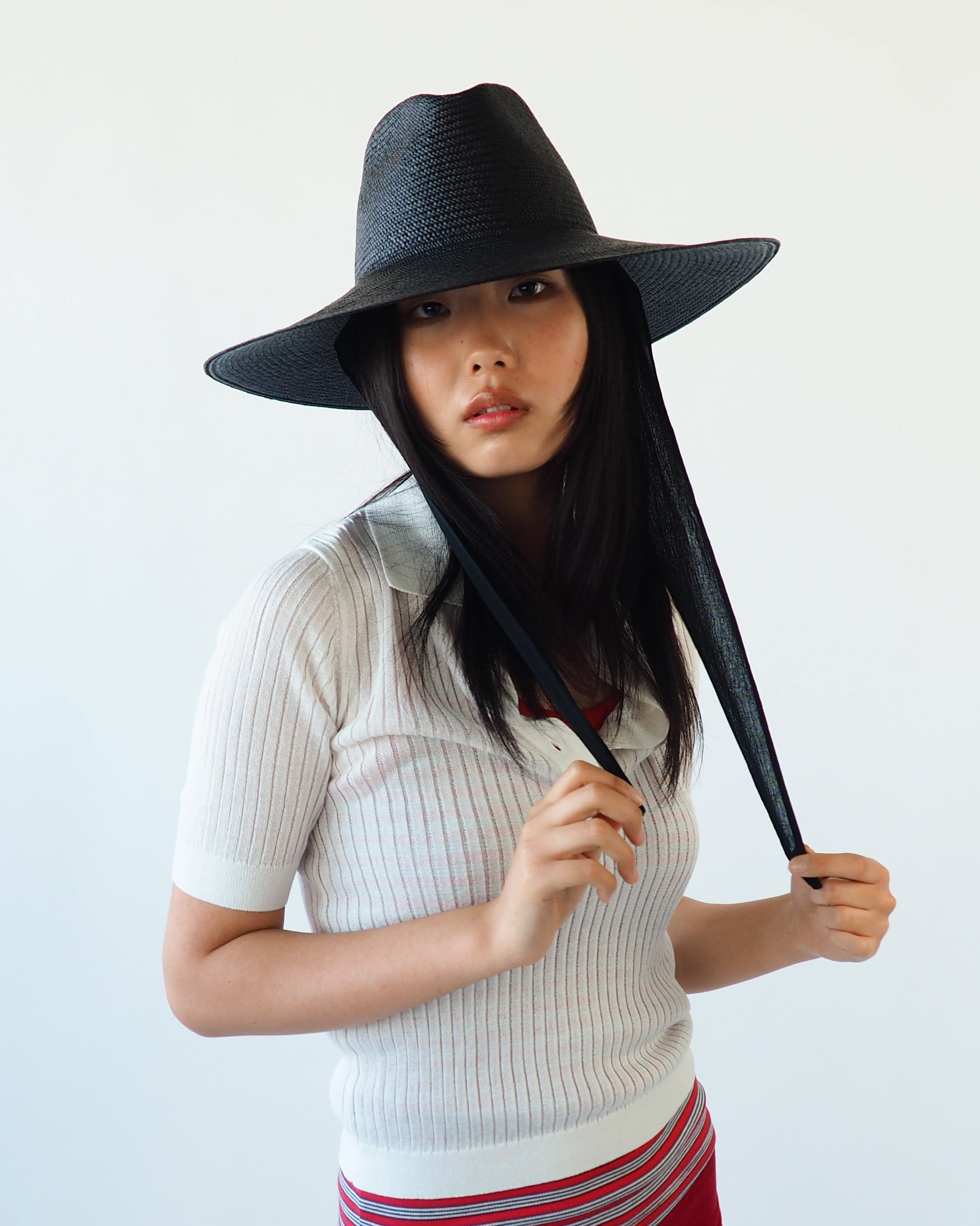Caro Hat w. Neck Shade in Black Toquilla Straw - CLYDE