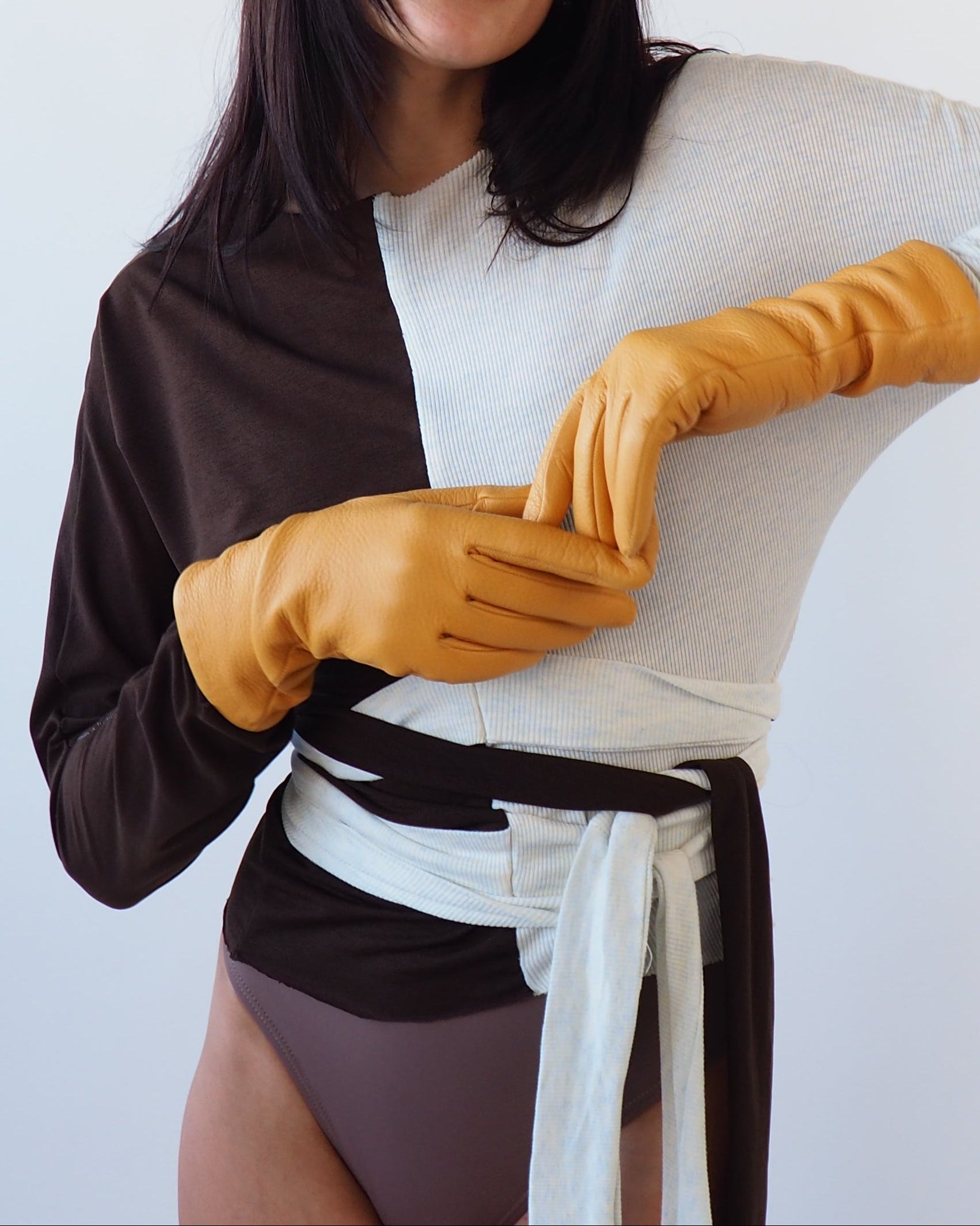 Classic Gloves in Naples Yellow Deerskin - CLYDE
