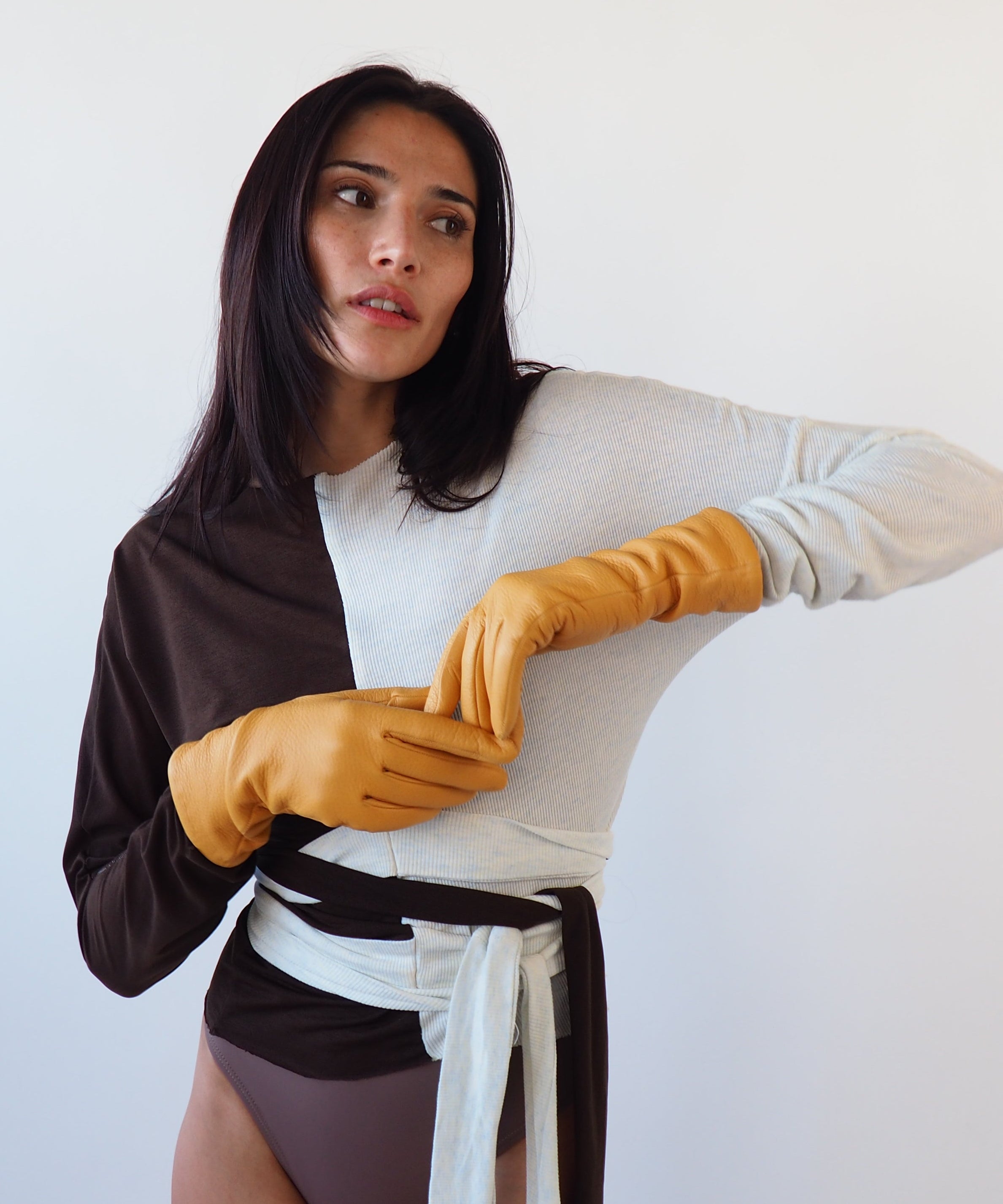 Classic Gloves in Naples Yellow Deerskin - CLYDE