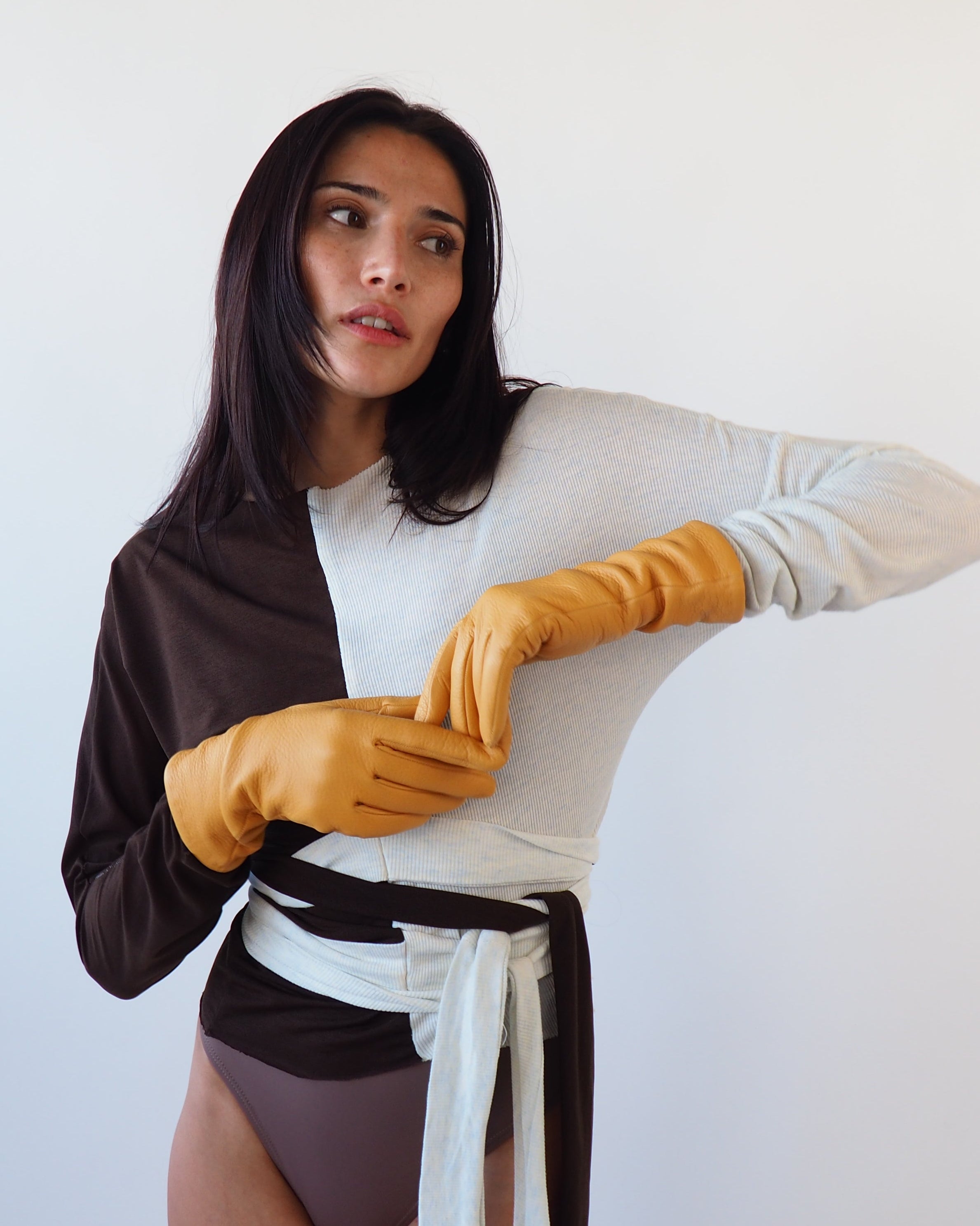 Classic Gloves in Naples Yellow Deerskin - CLYDE
