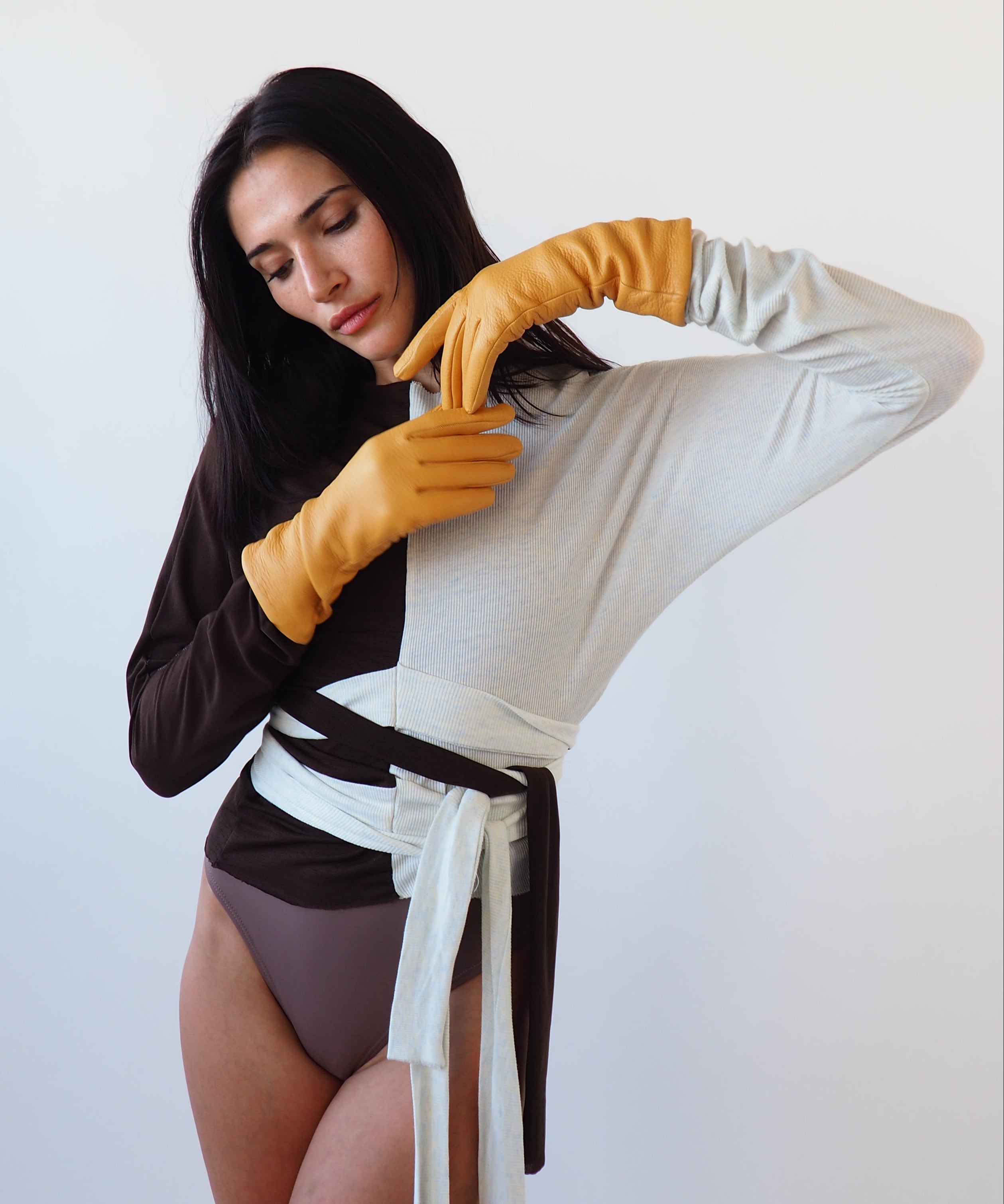 Classic Gloves in Naples Yellow Deerskin - CLYDE