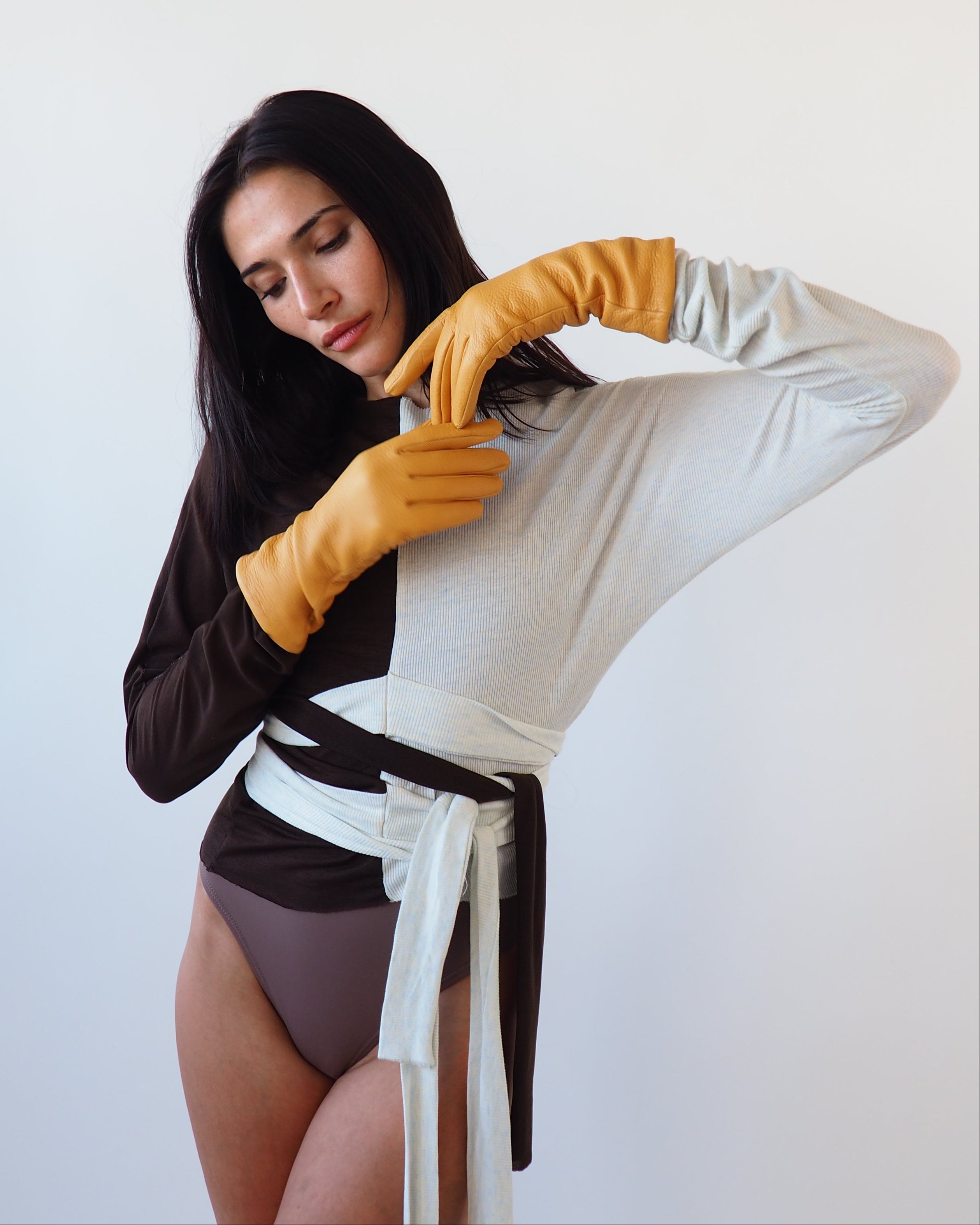 Classic Gloves in Naples Yellow Deerskin - CLYDE